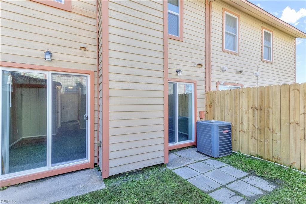 1402 Northface CT