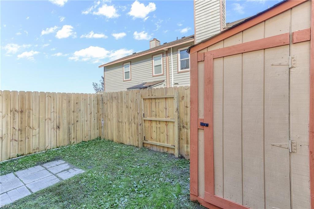 1402 Northface CT