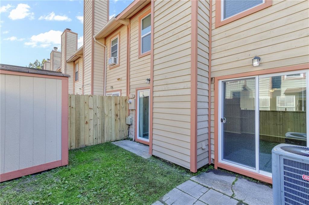1402 Northface CT