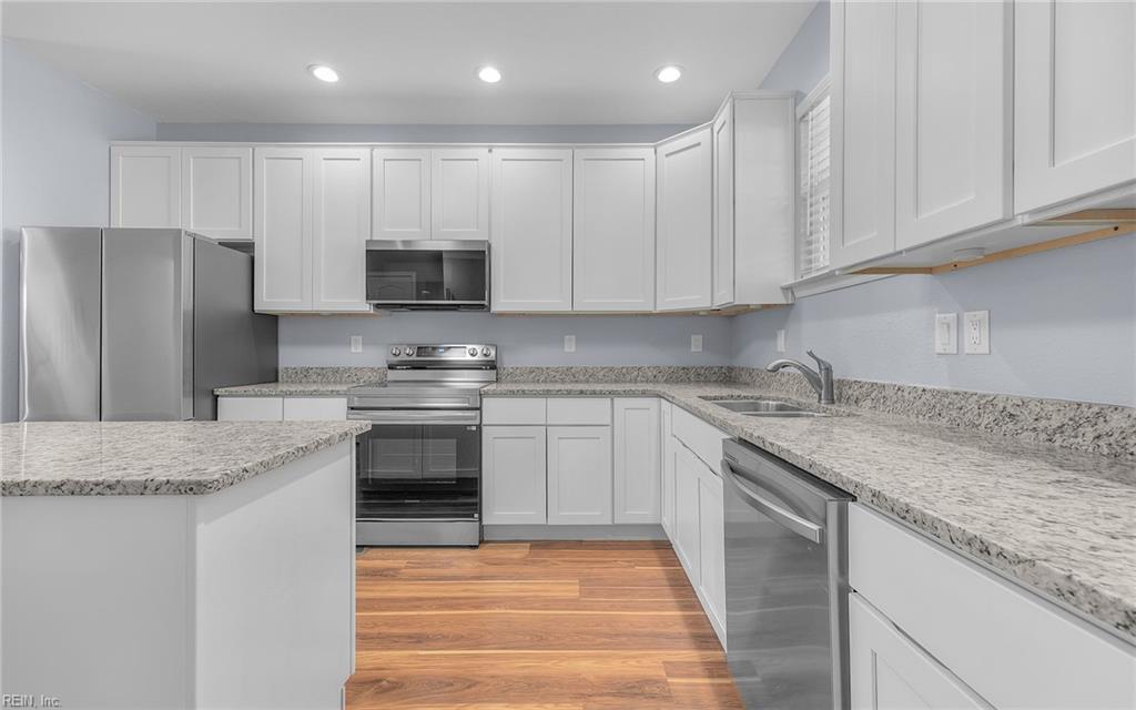 426 W 28th ST
