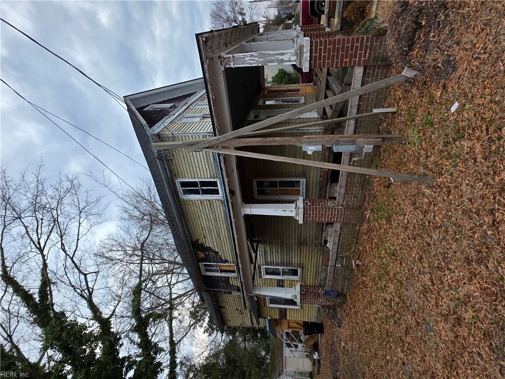 403 W Fearing ST