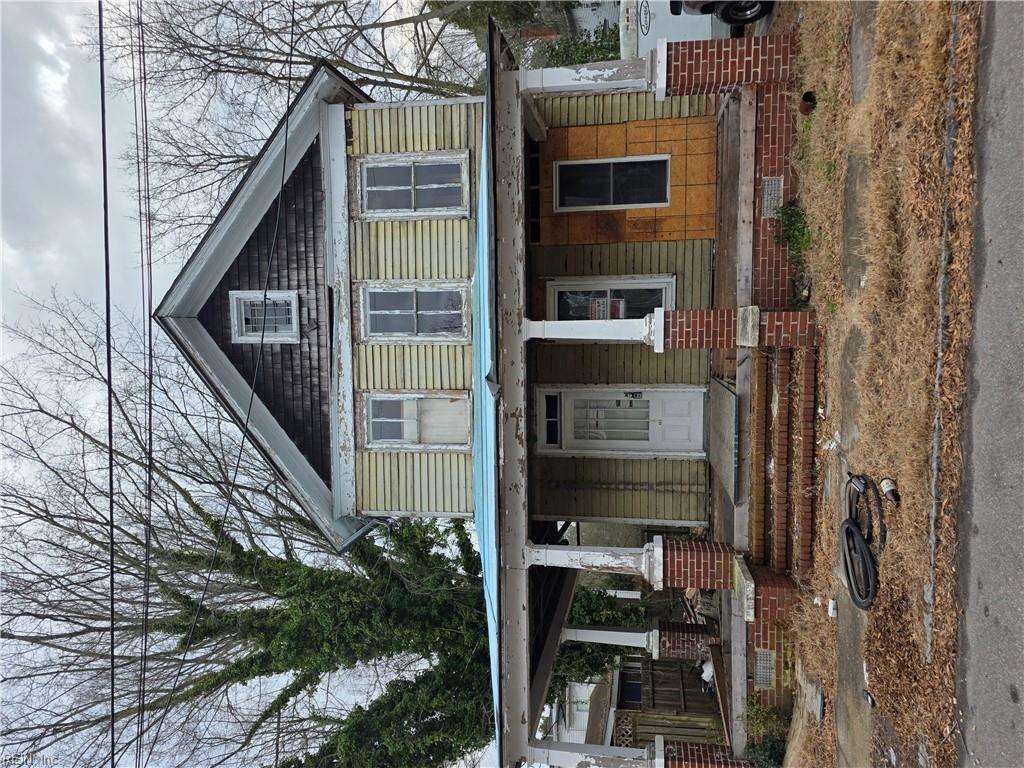 403 W Fearing ST