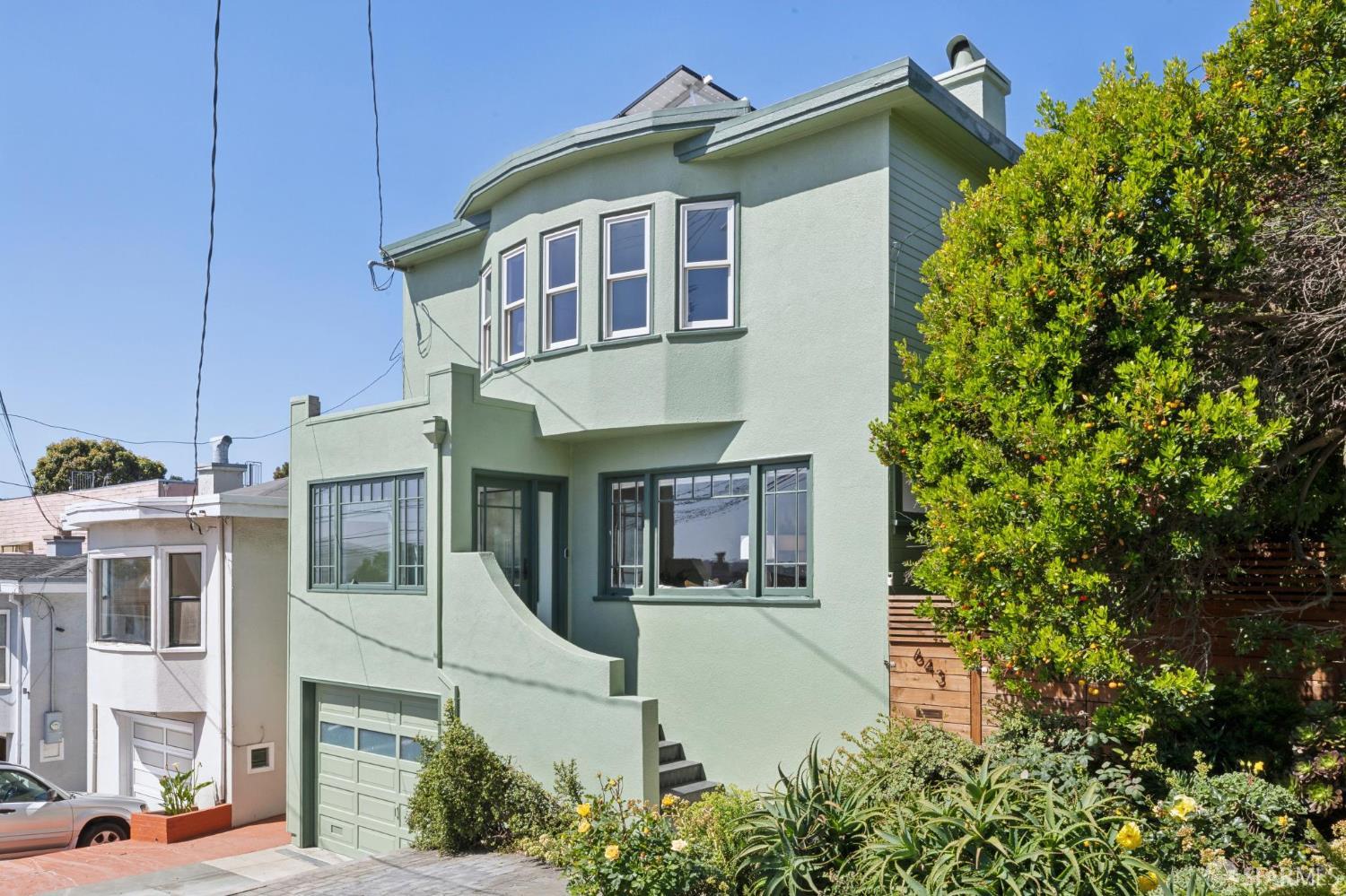 643 Edna Street
