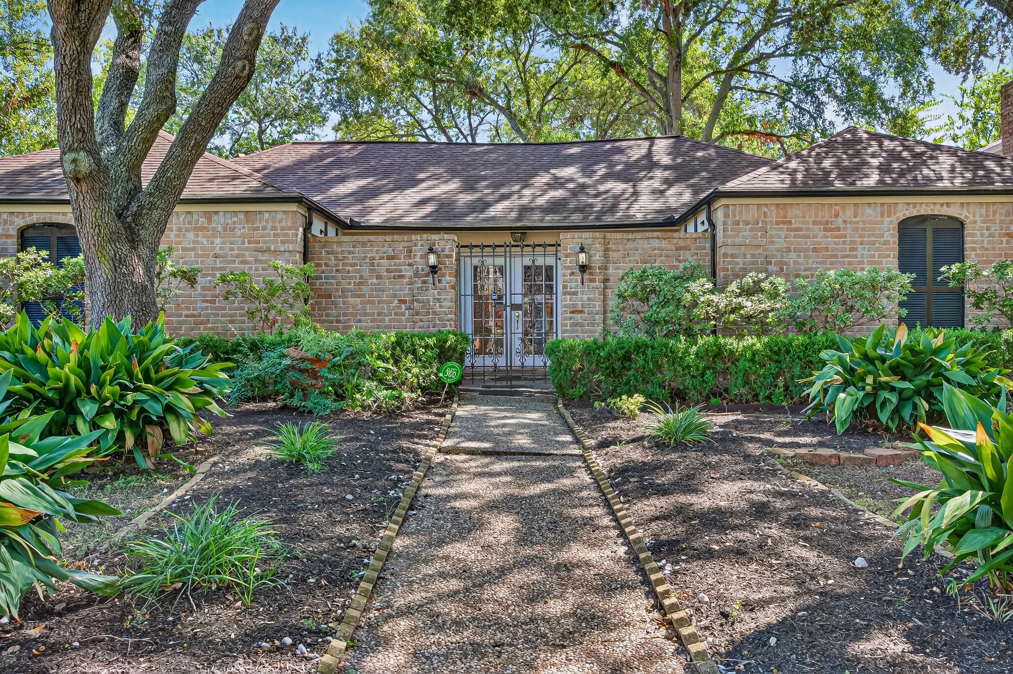 13903 Chevy Chase Drive
