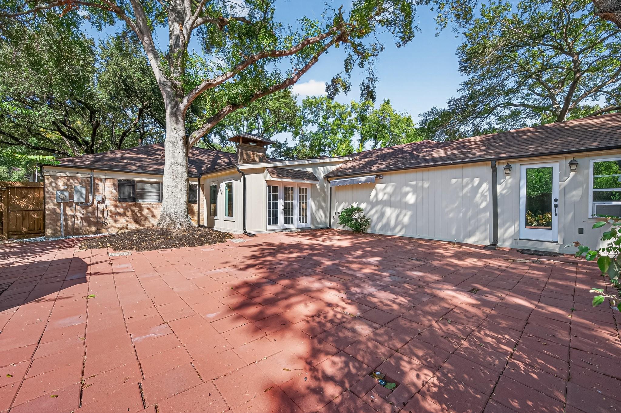 13903 Chevy Chase Drive