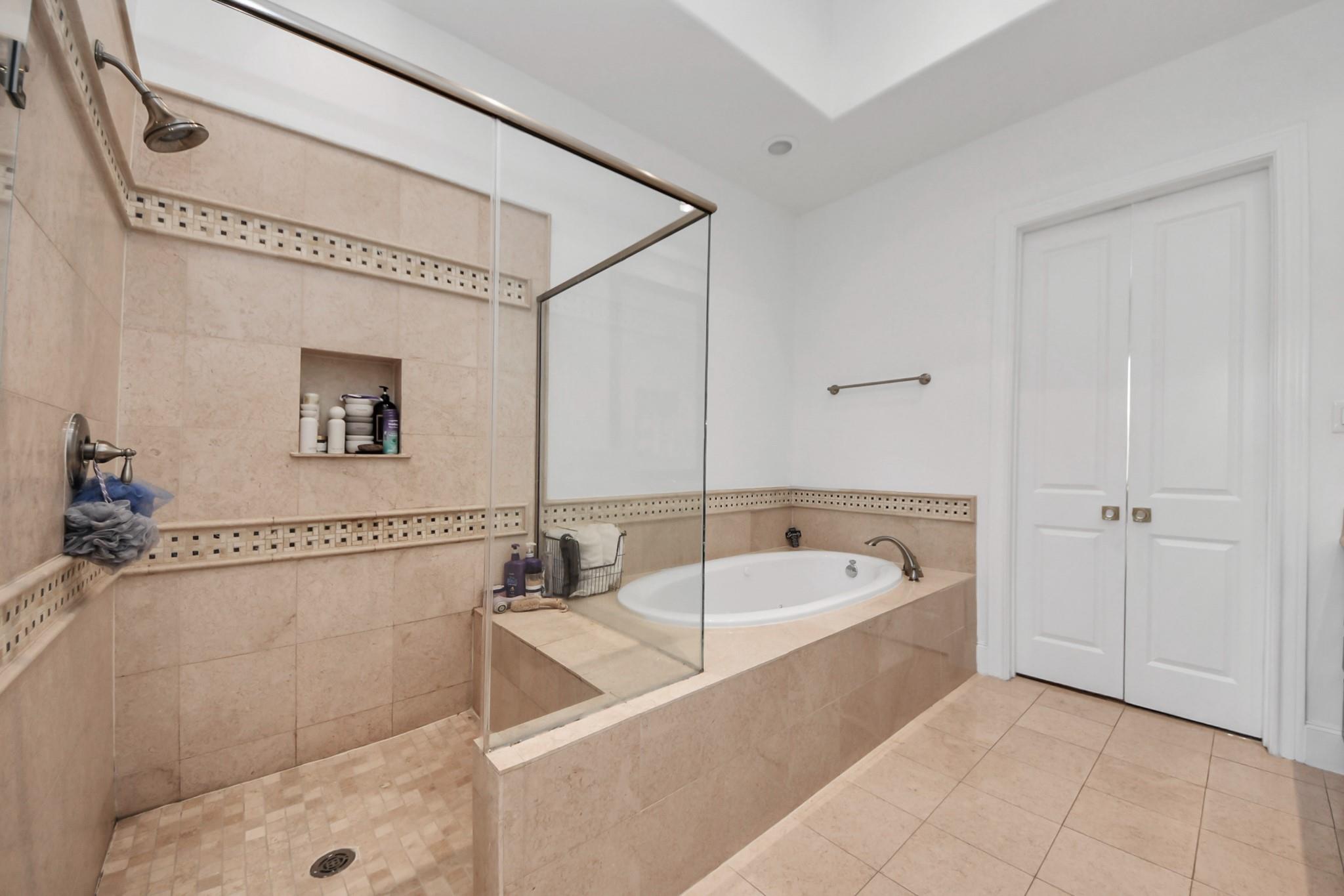 8928 Lakeshore Bend Drive