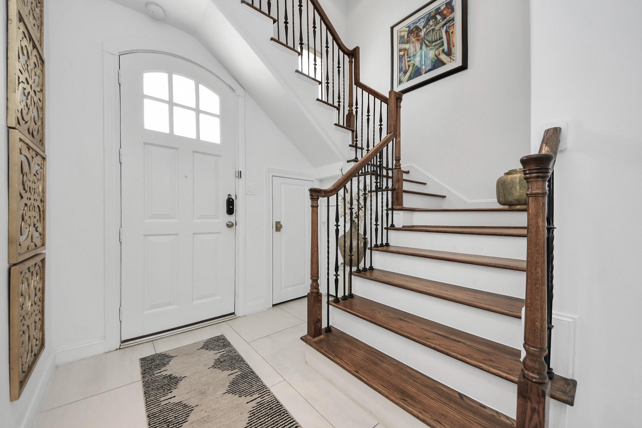 8928 Lakeshore Bend Drive