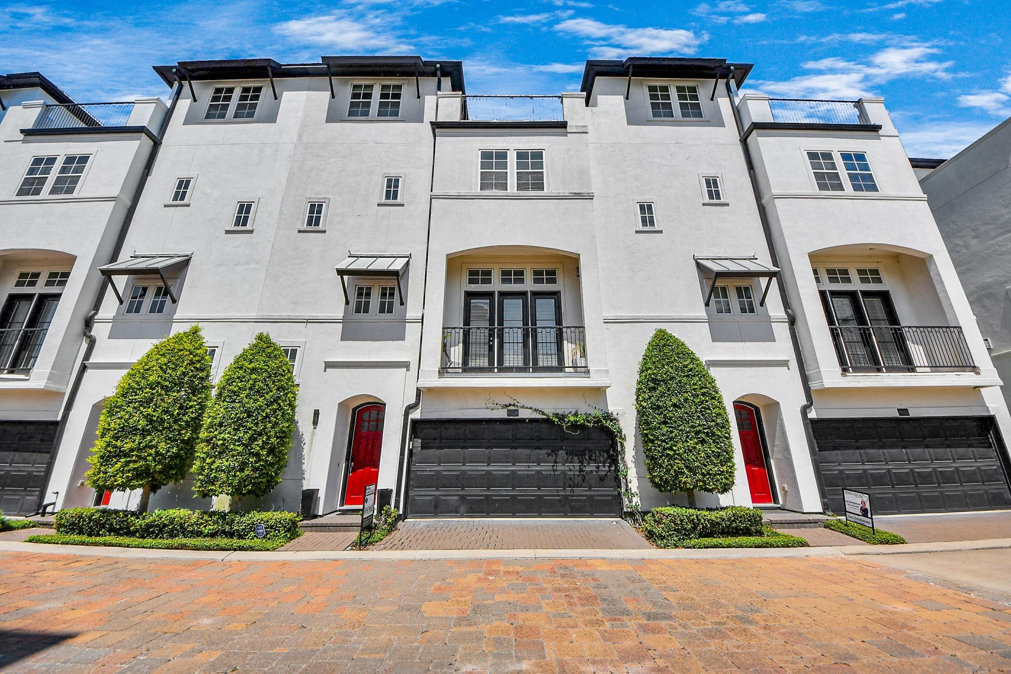 8928 Lakeshore Bend Drive