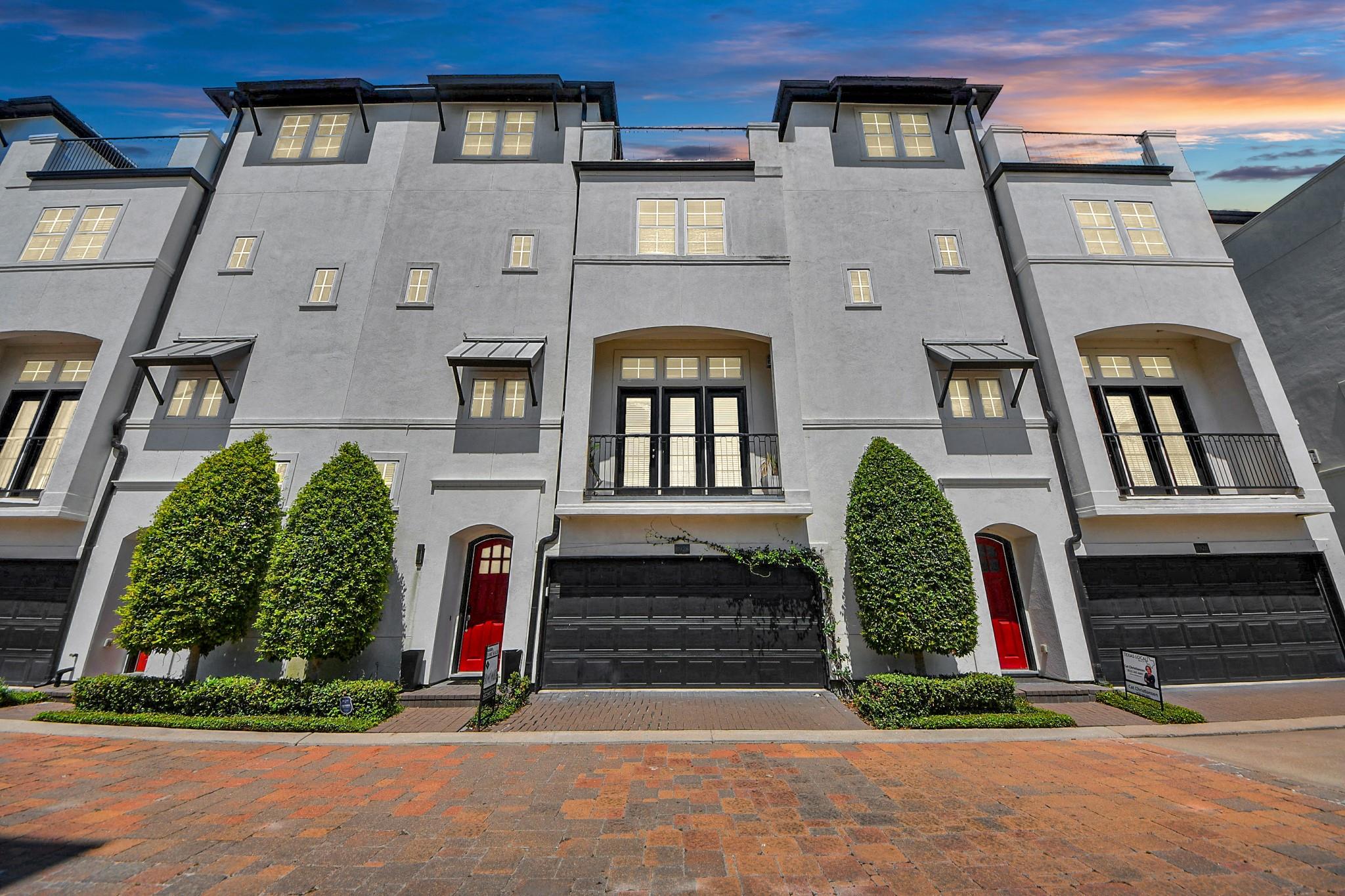 8928 Lakeshore Bend Drive