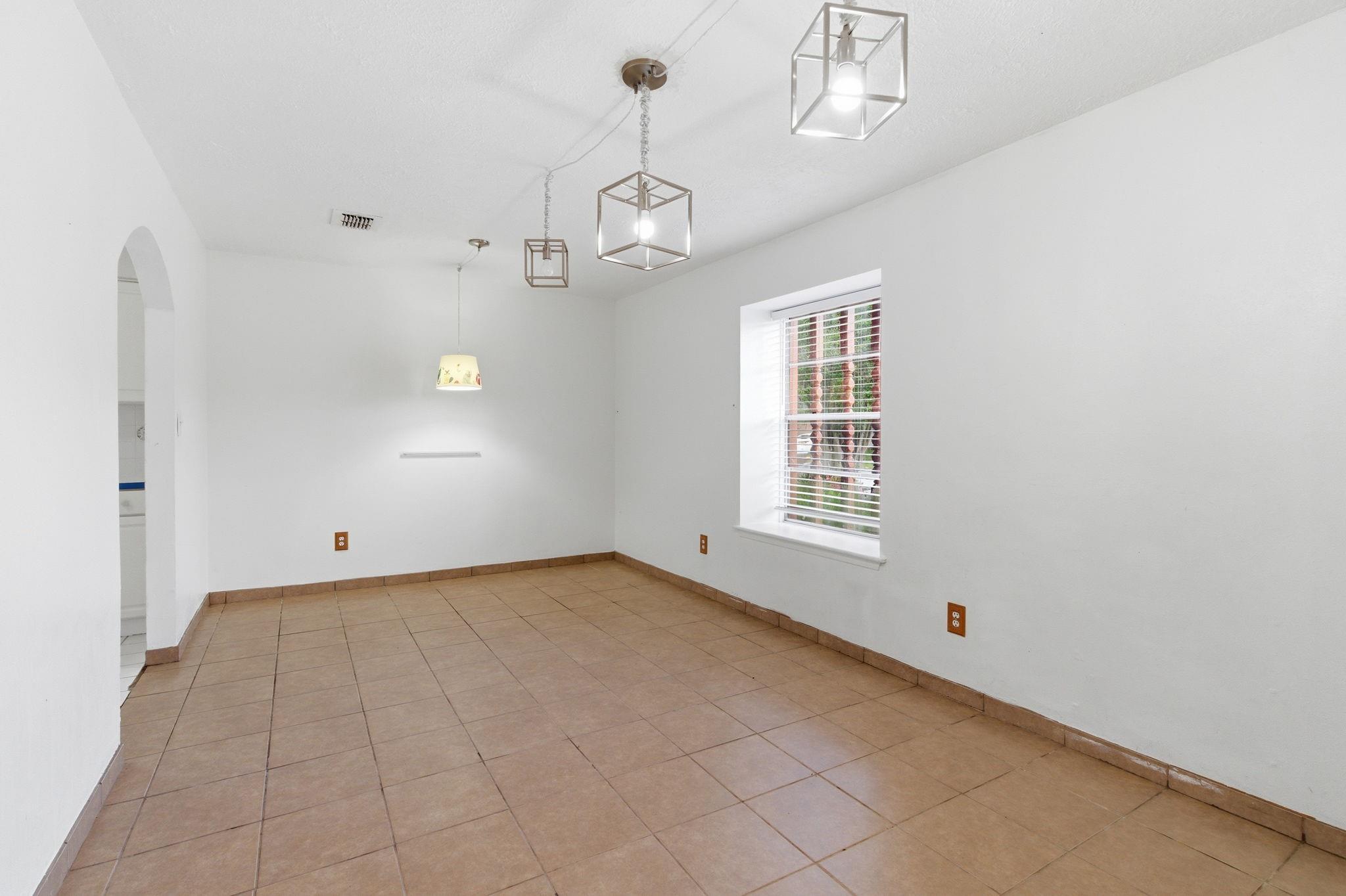 303 N Forest Boulevard