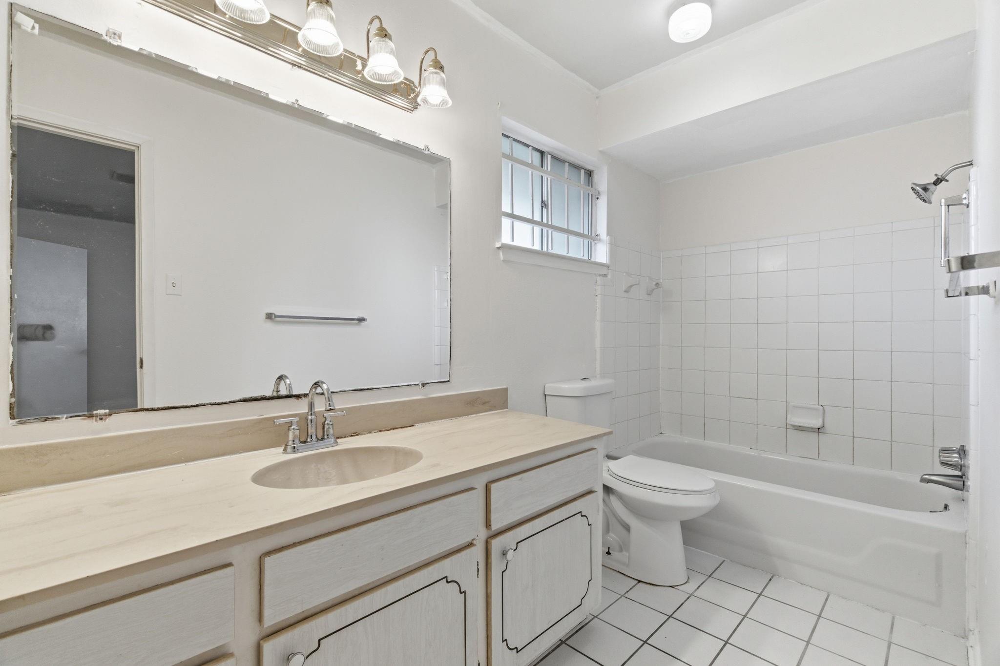 303 N Forest Boulevard