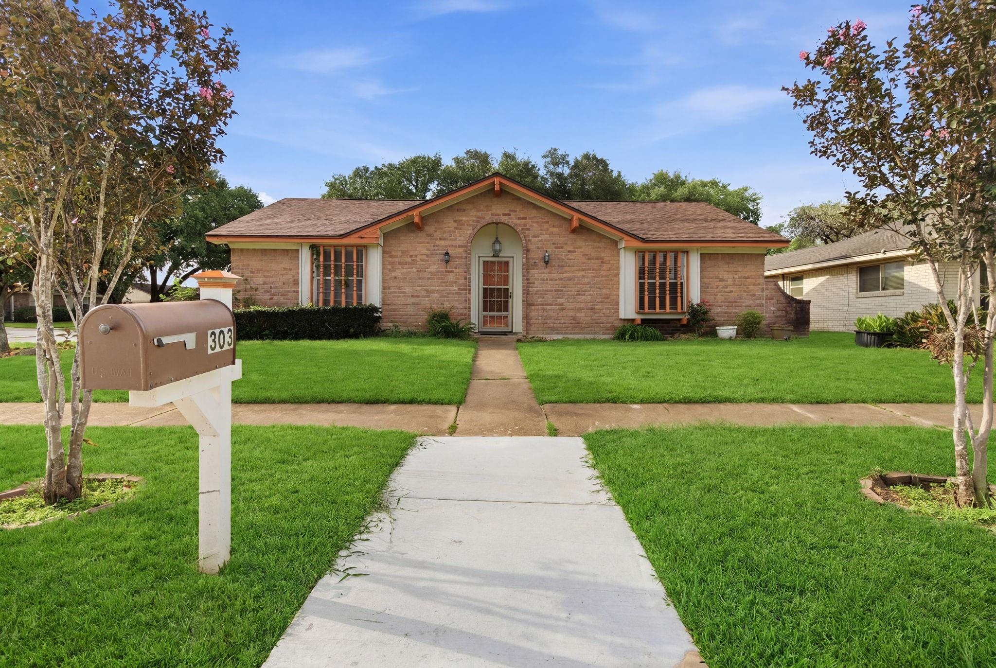 303 N Forest Boulevard