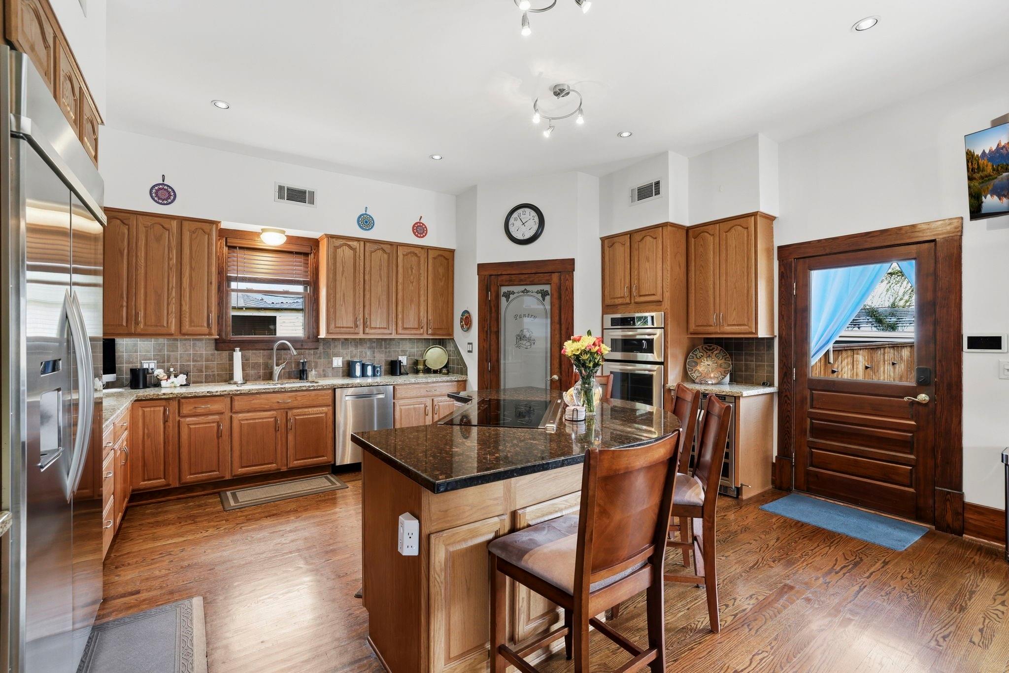 3222 Morrison Street