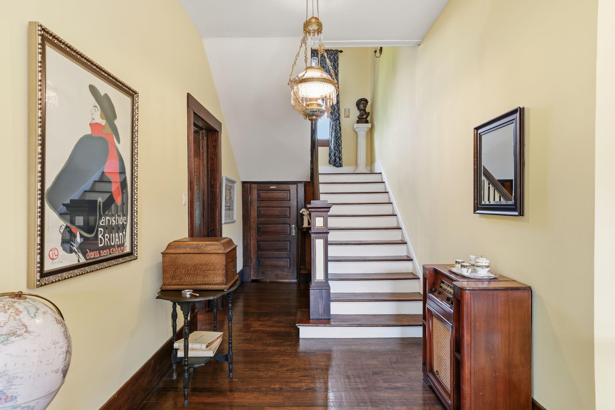 3222 Morrison Street