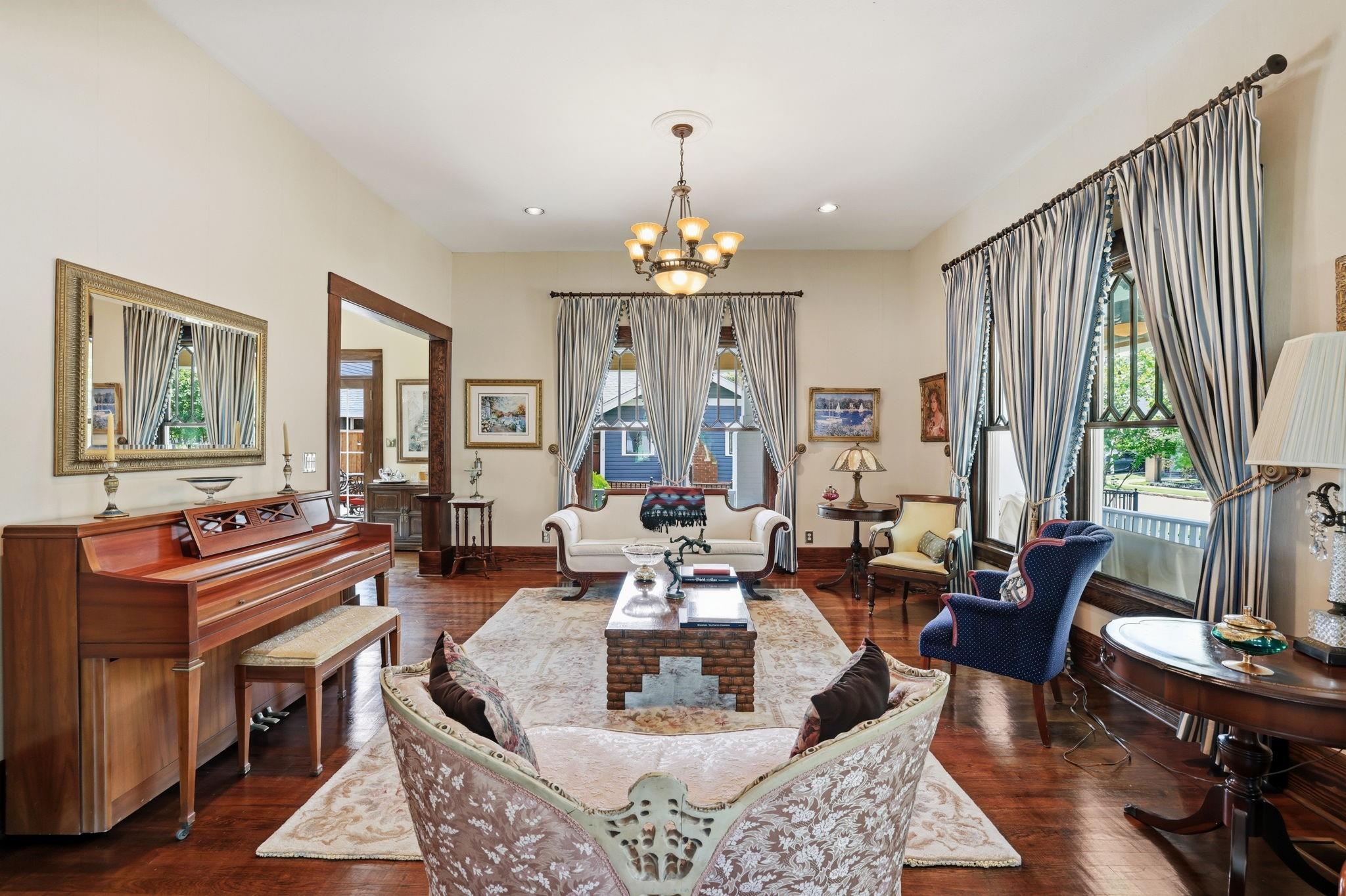 3222 Morrison Street