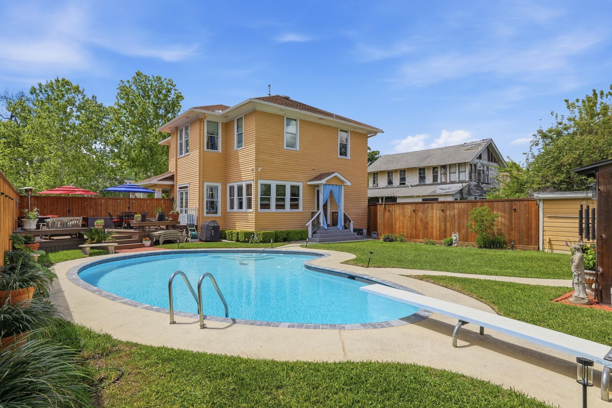 3222 Morrison Street