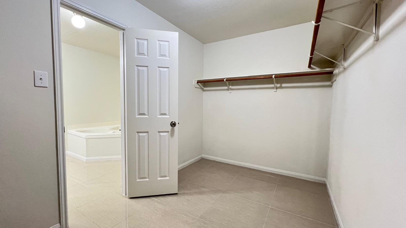 6906 Clover Walk Lane