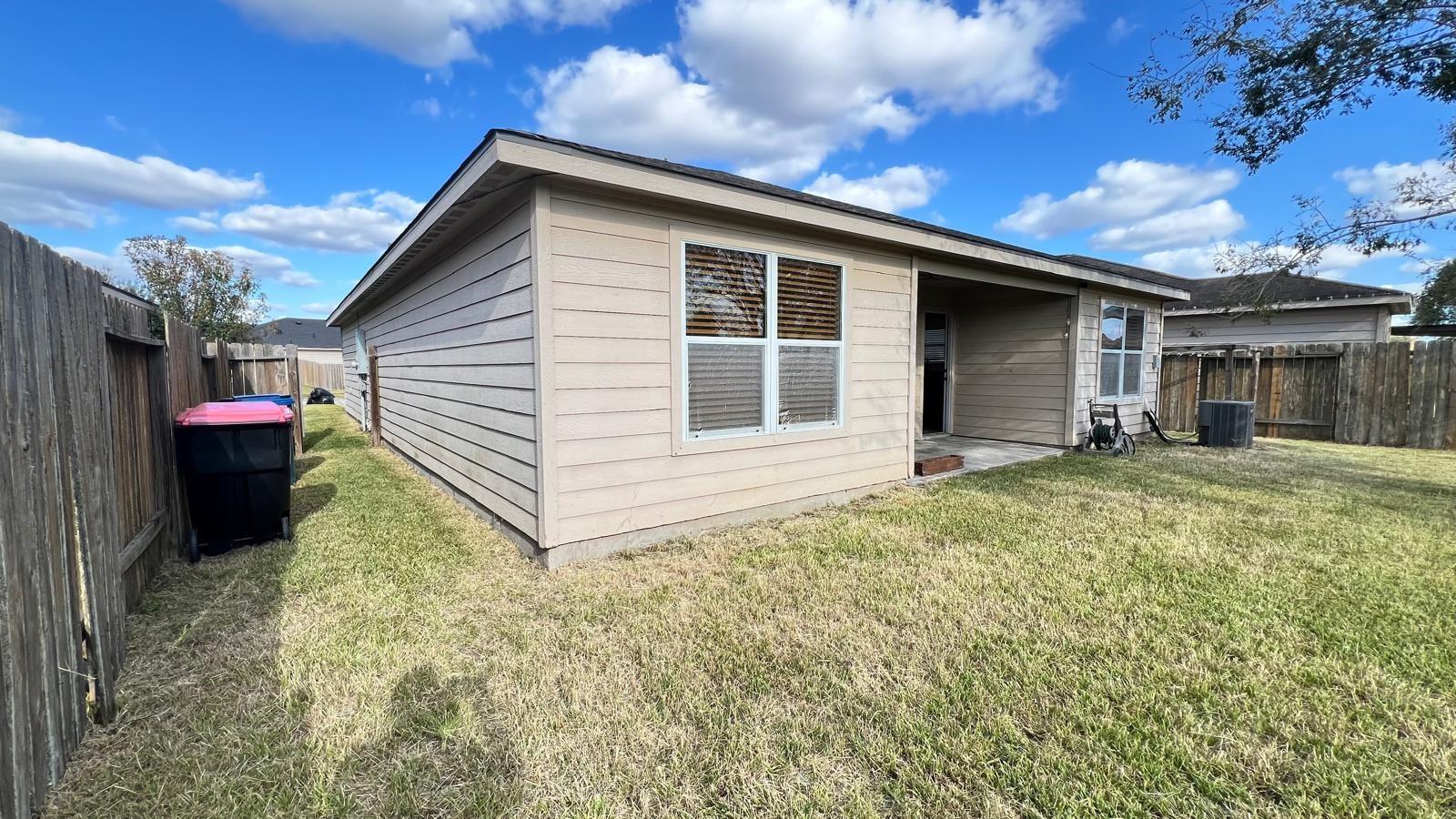 6906 Clover Walk Lane