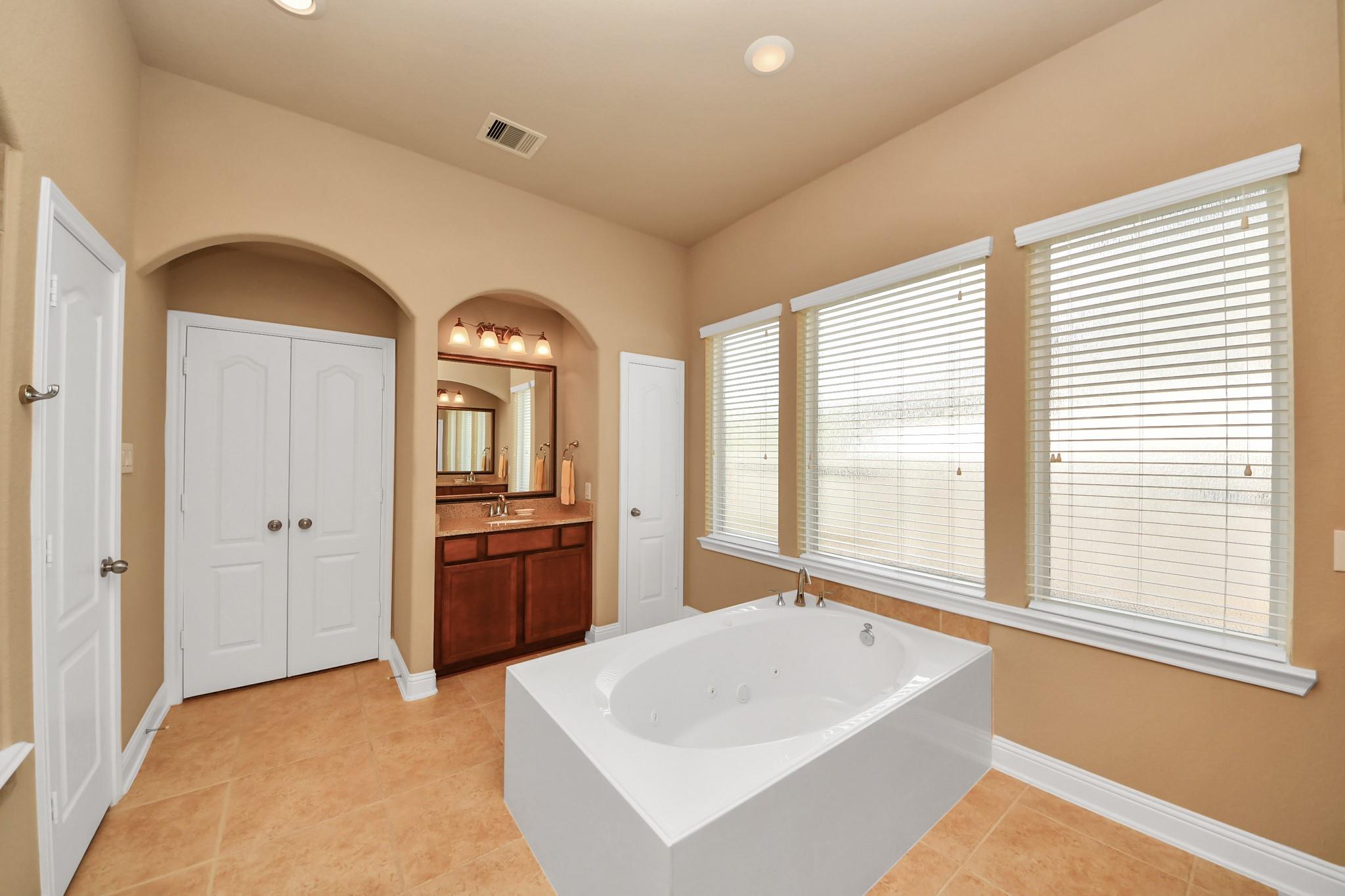 5806 Oakdale Meadows
