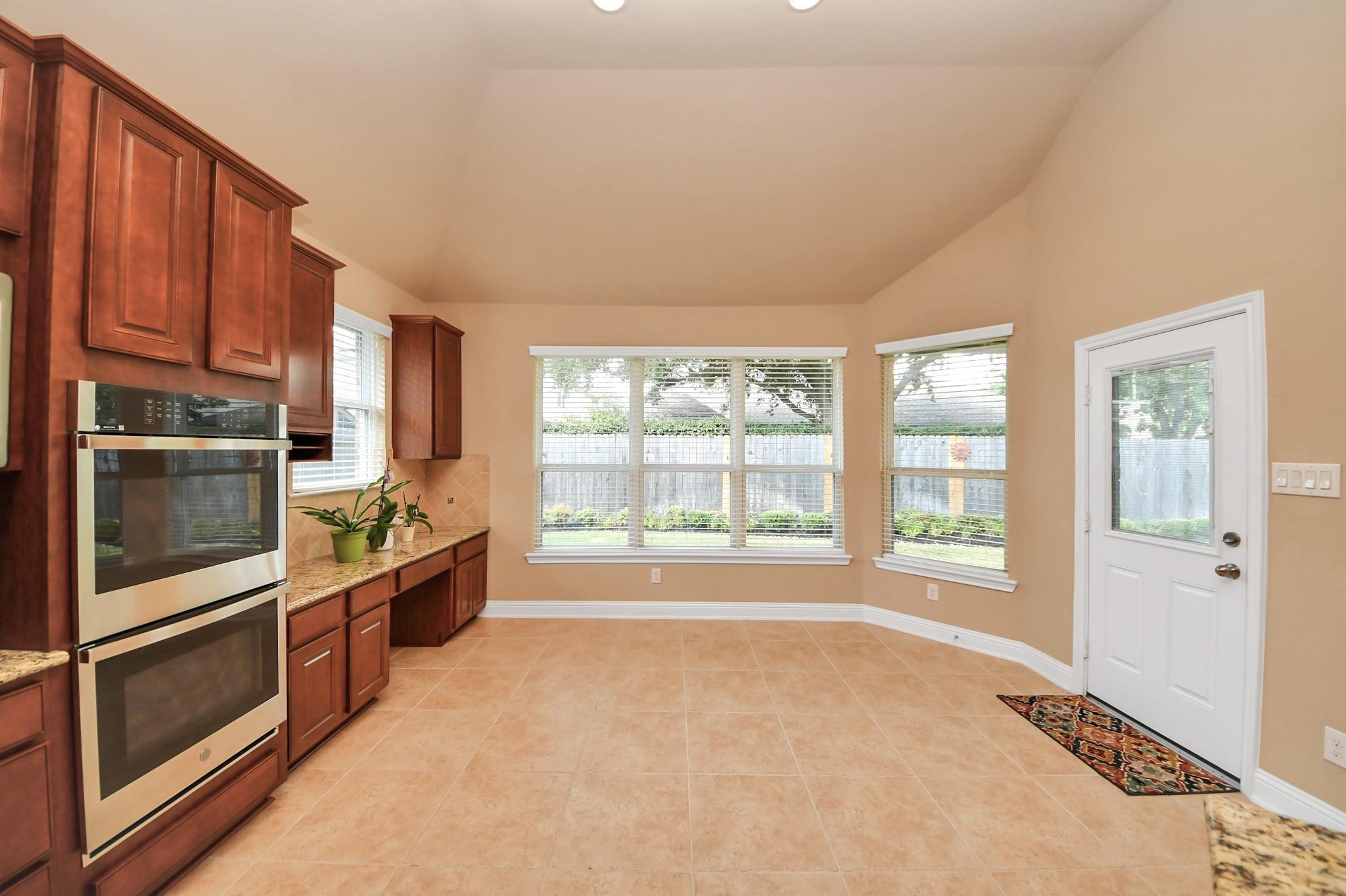 5806 Oakdale Meadows