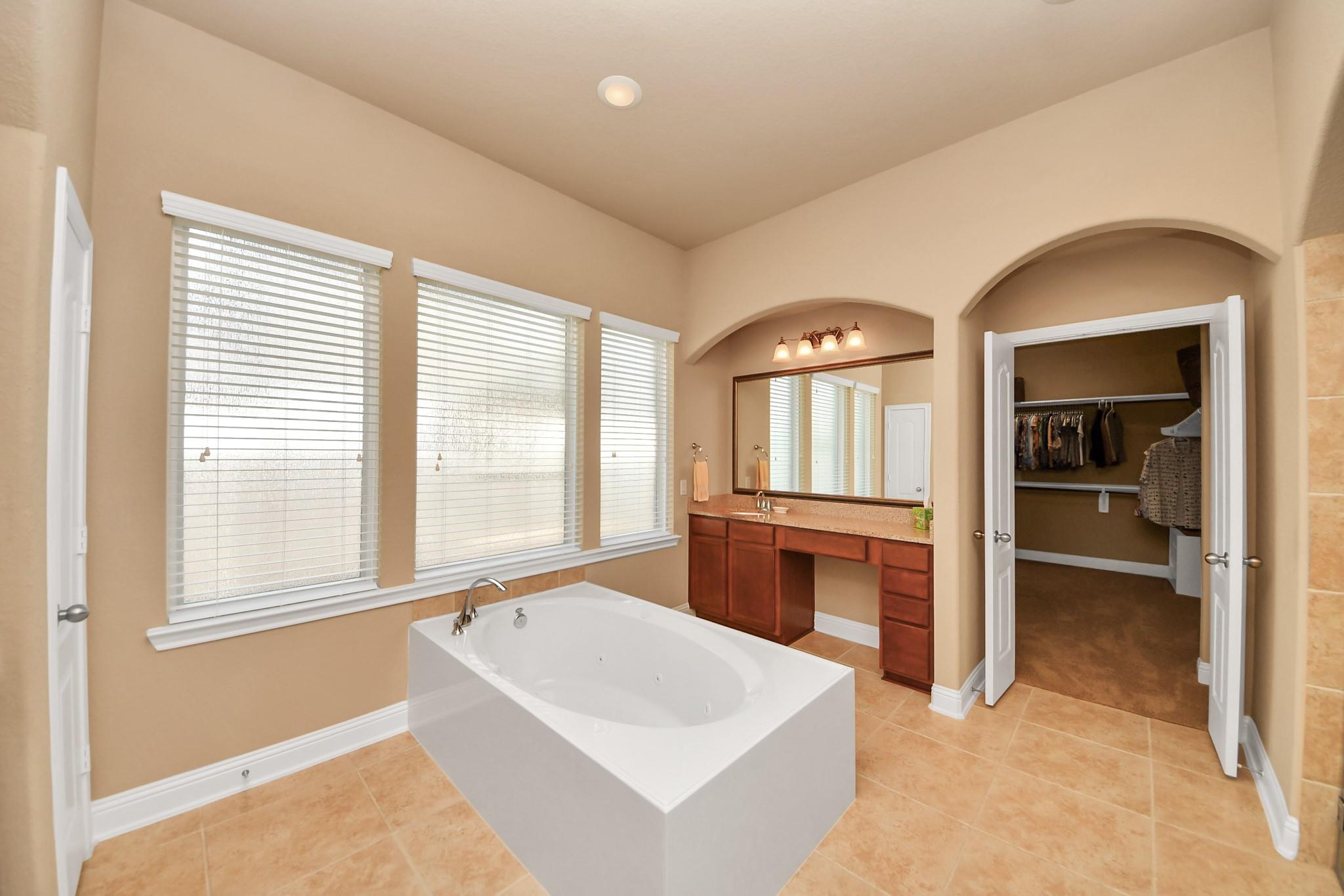 5806 Oakdale Meadows