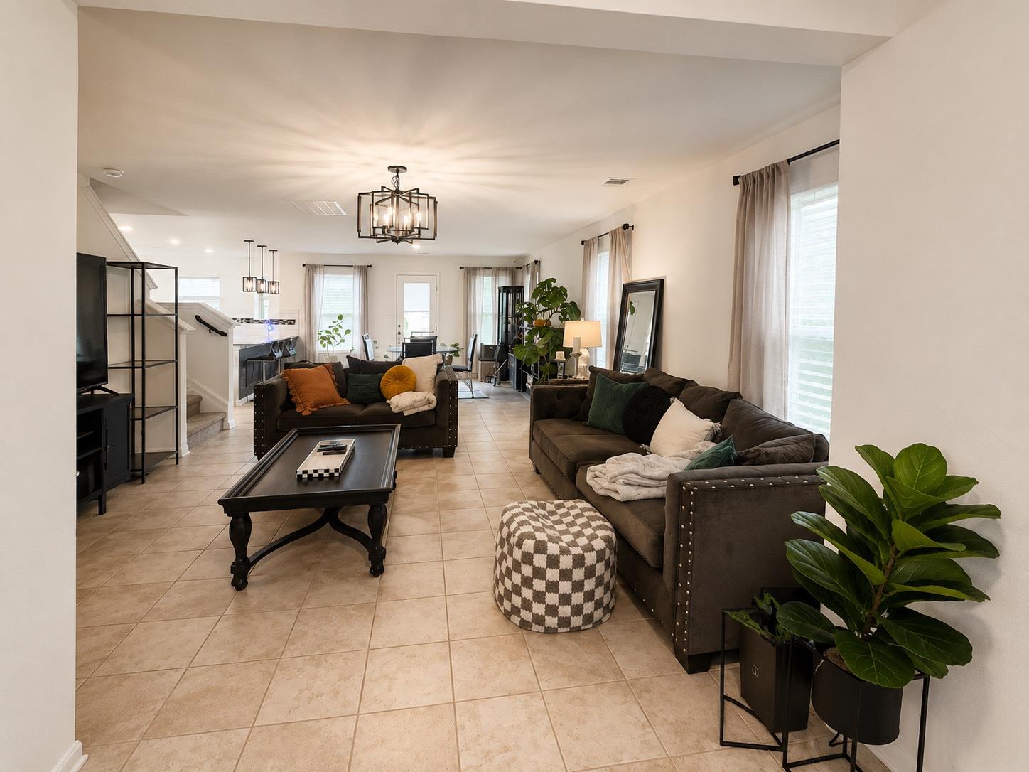 25323 Queens Causeway Lane