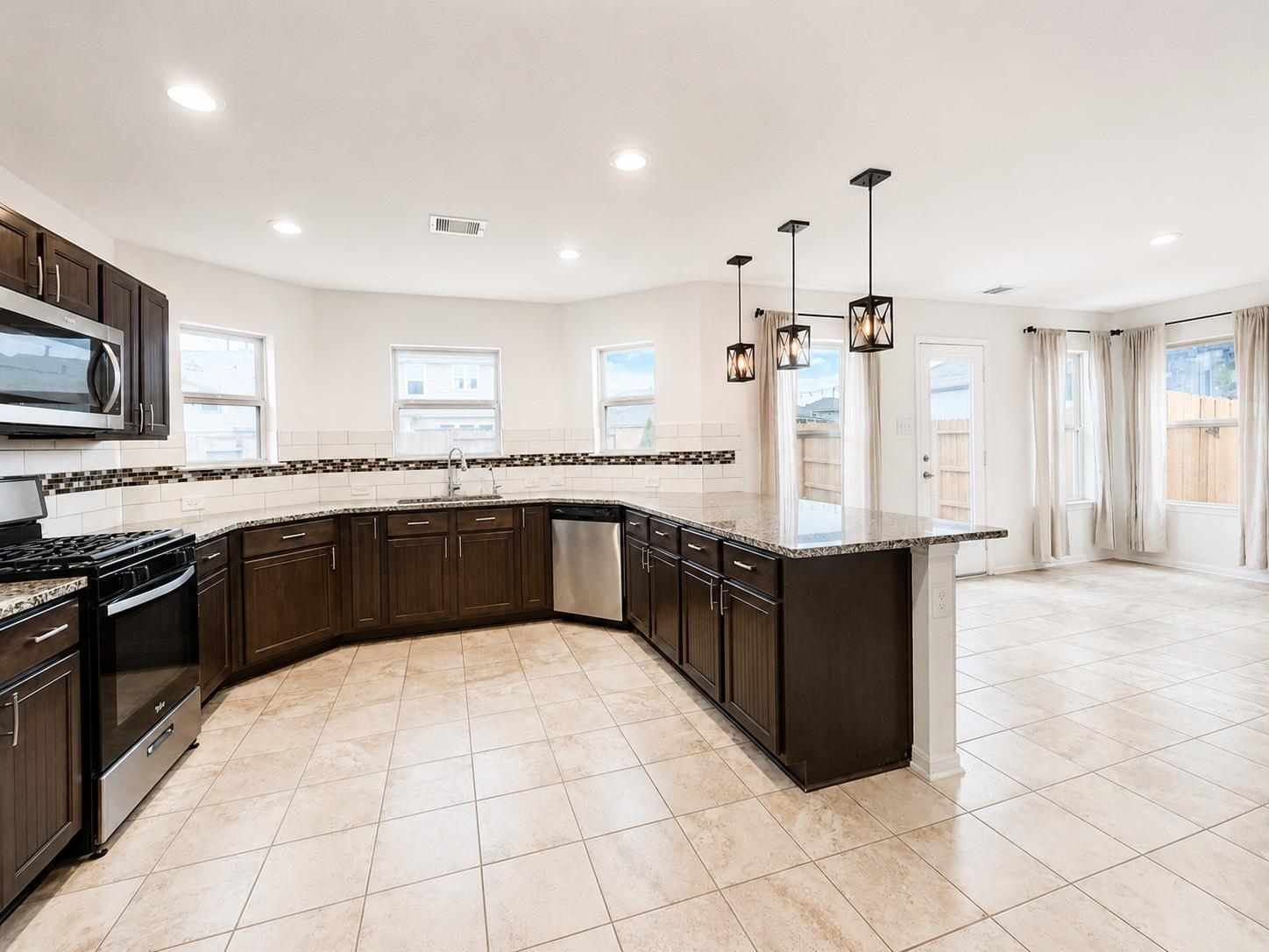 25323 Queens Causeway Lane