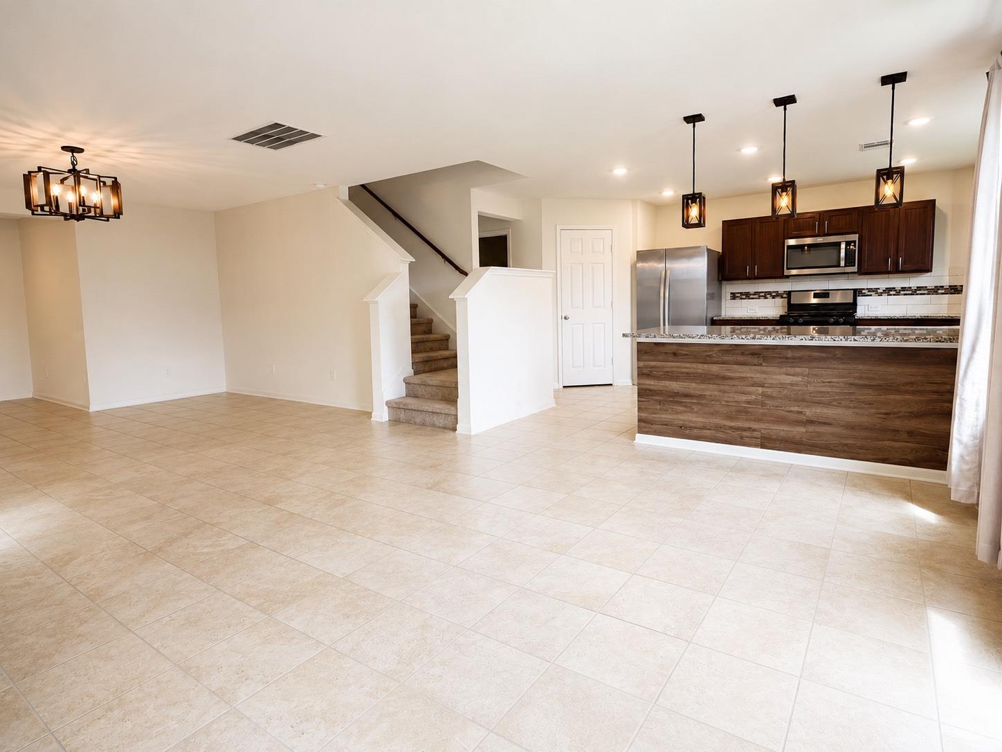25323 Queens Causeway Lane