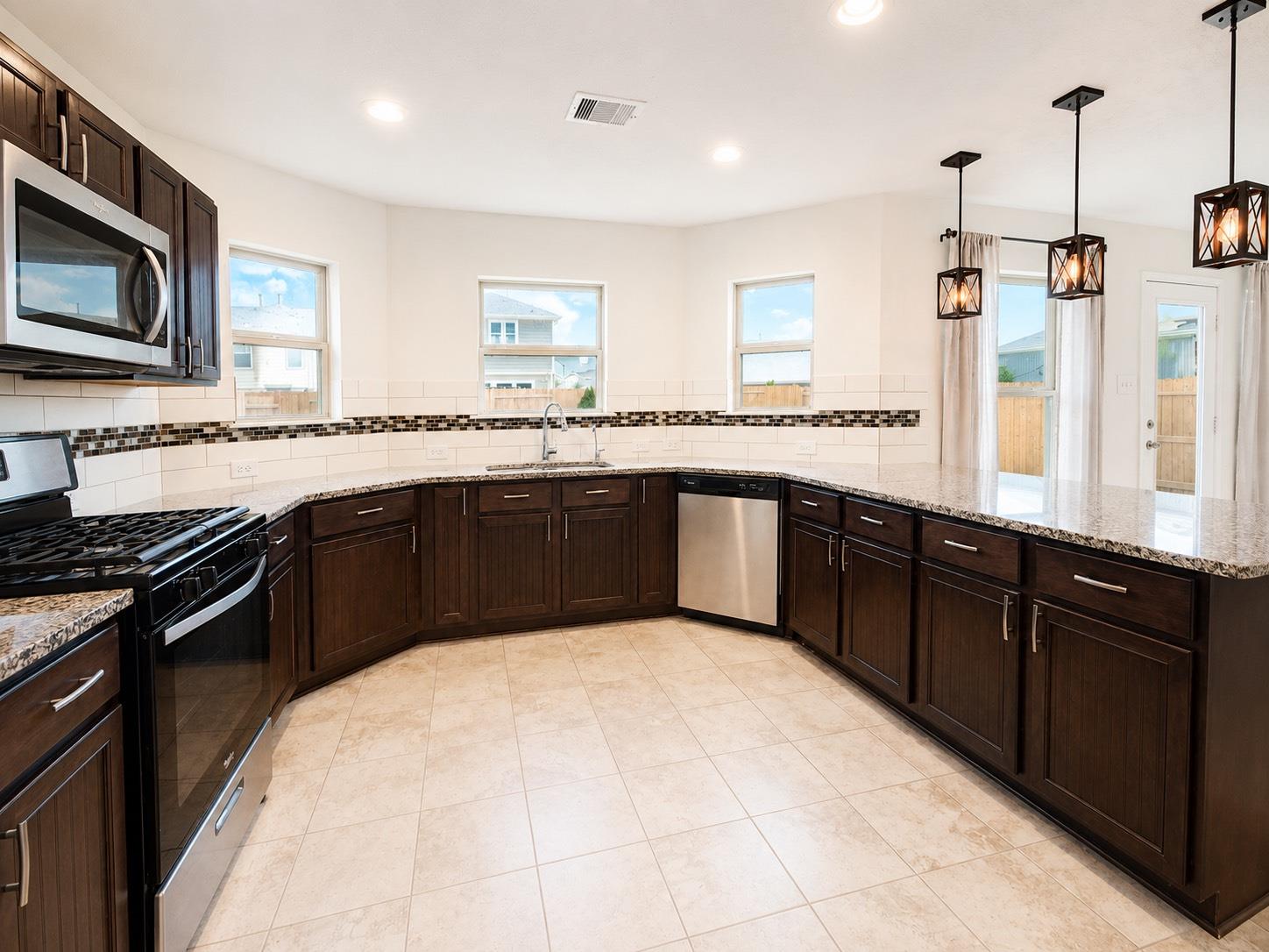 25323 Queens Causeway Lane