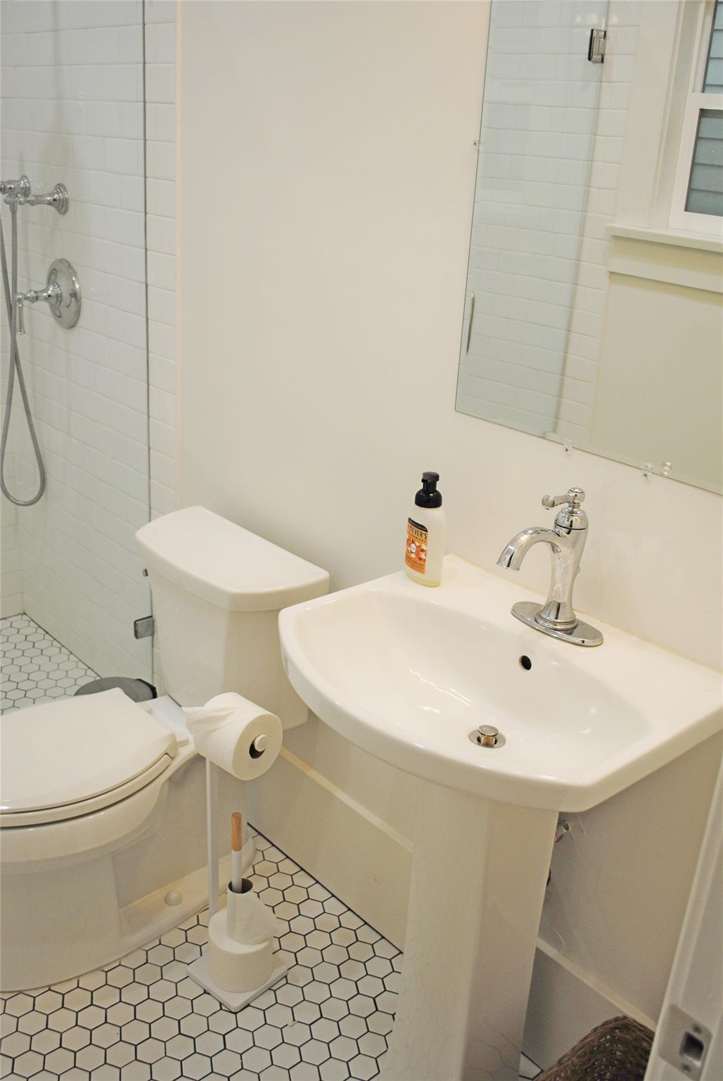 508 Bayland Avenue Unit: 1/2