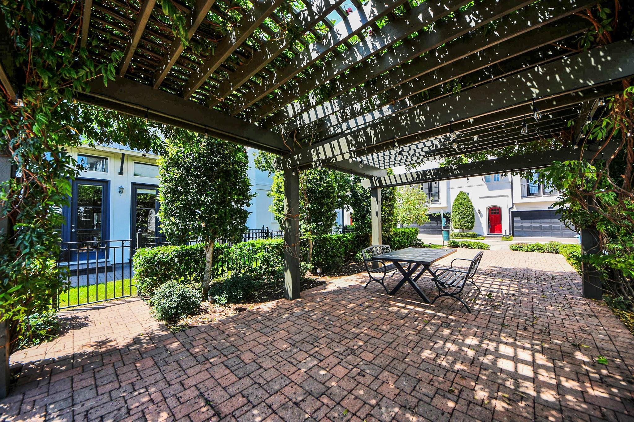 8928 Lakeshore Bend Drive