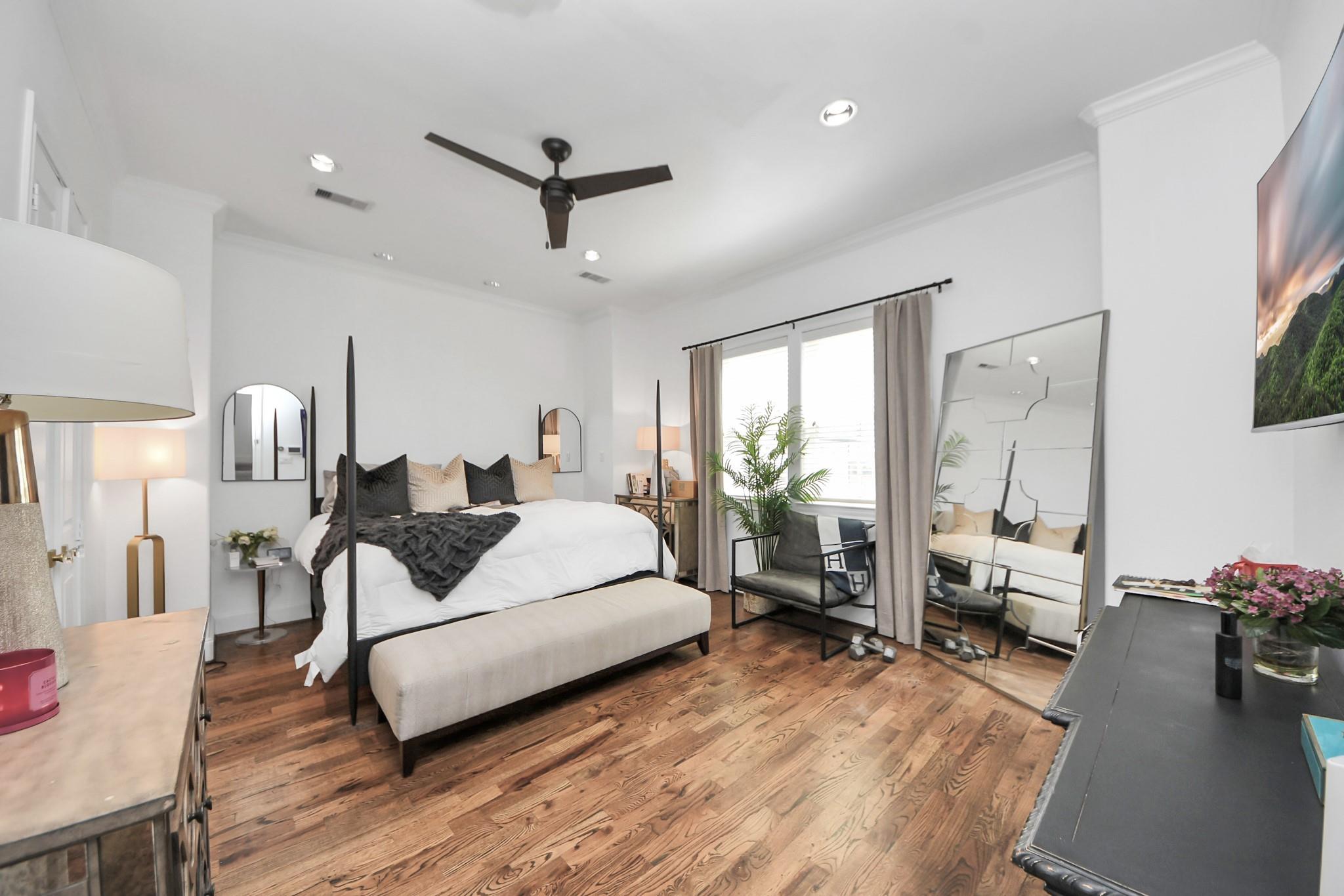 8928 Lakeshore Bend Drive