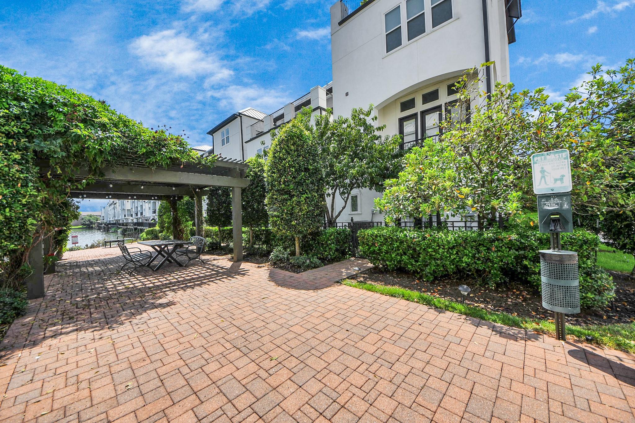 8928 Lakeshore Bend Drive