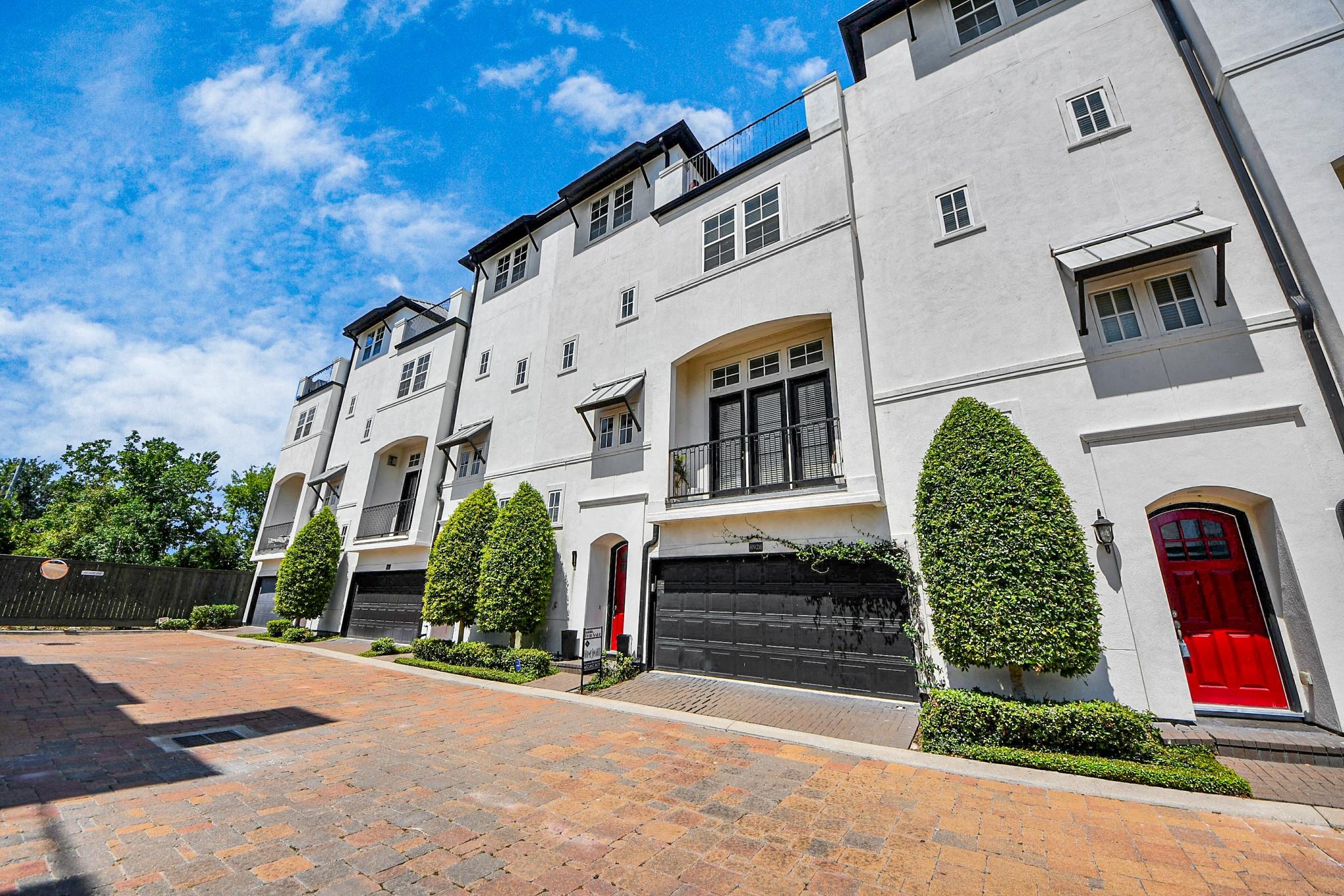 8928 Lakeshore Bend Drive