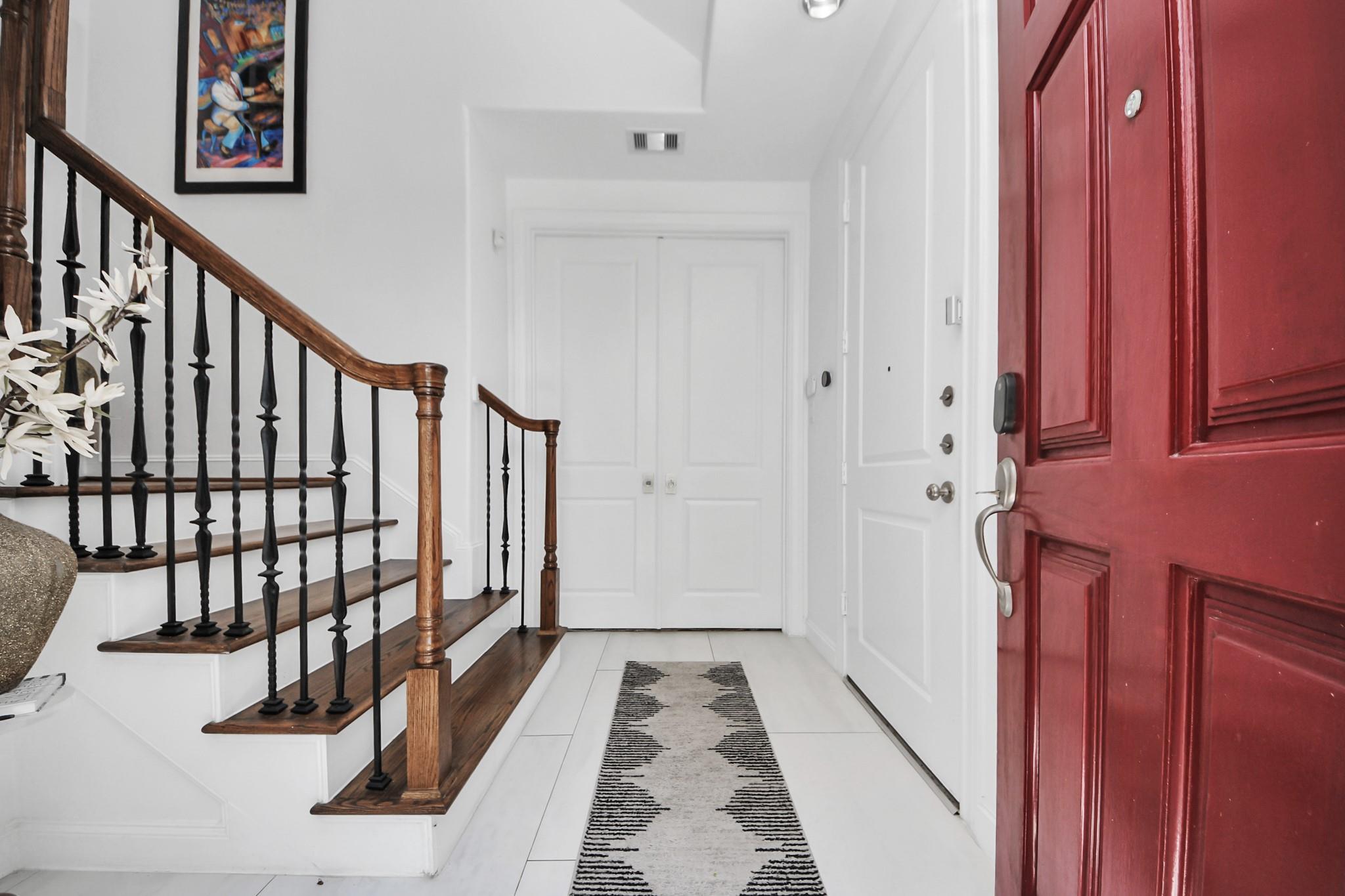 8928 Lakeshore Bend Drive