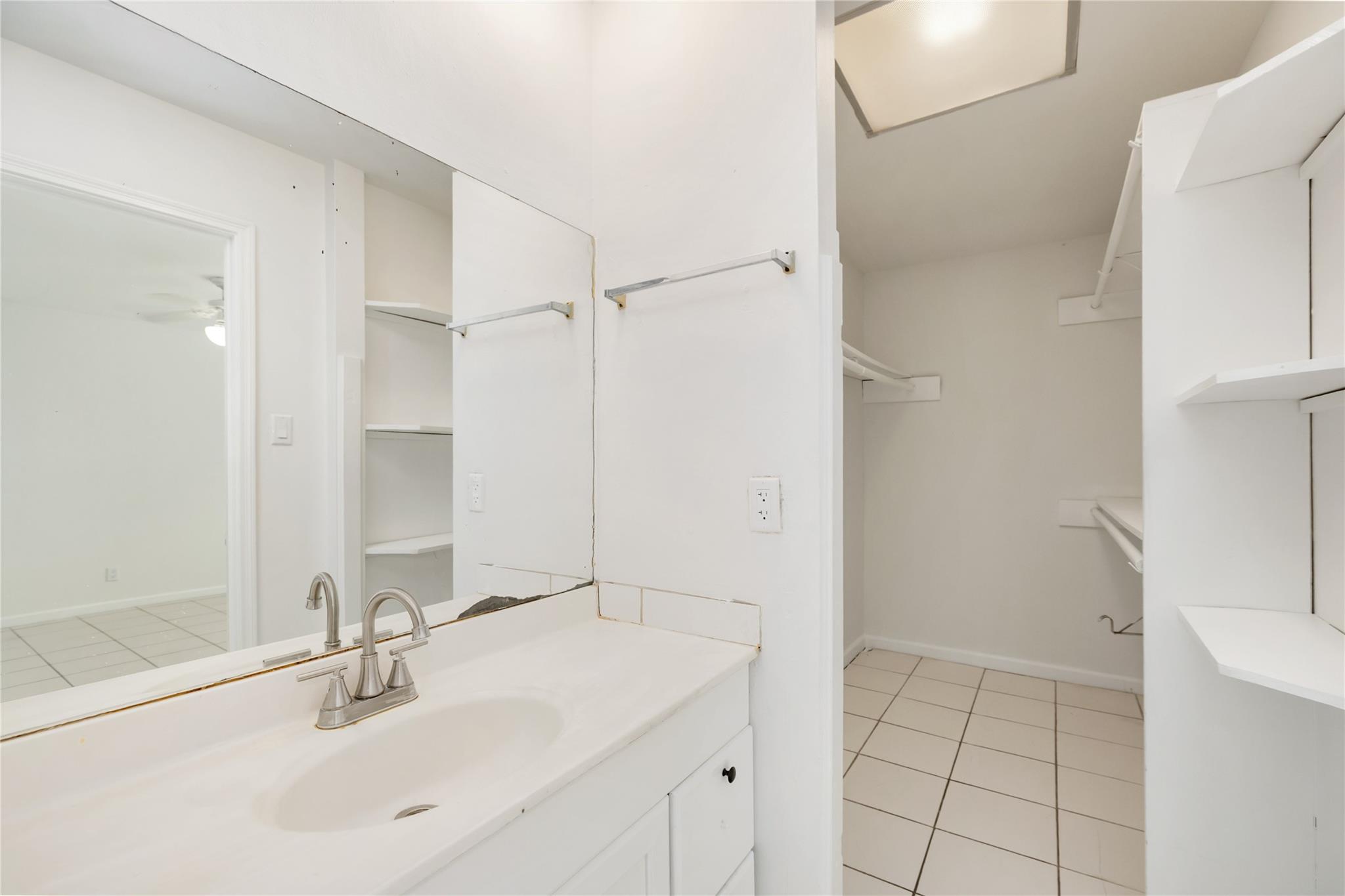 10707 Glenfield Ct Court