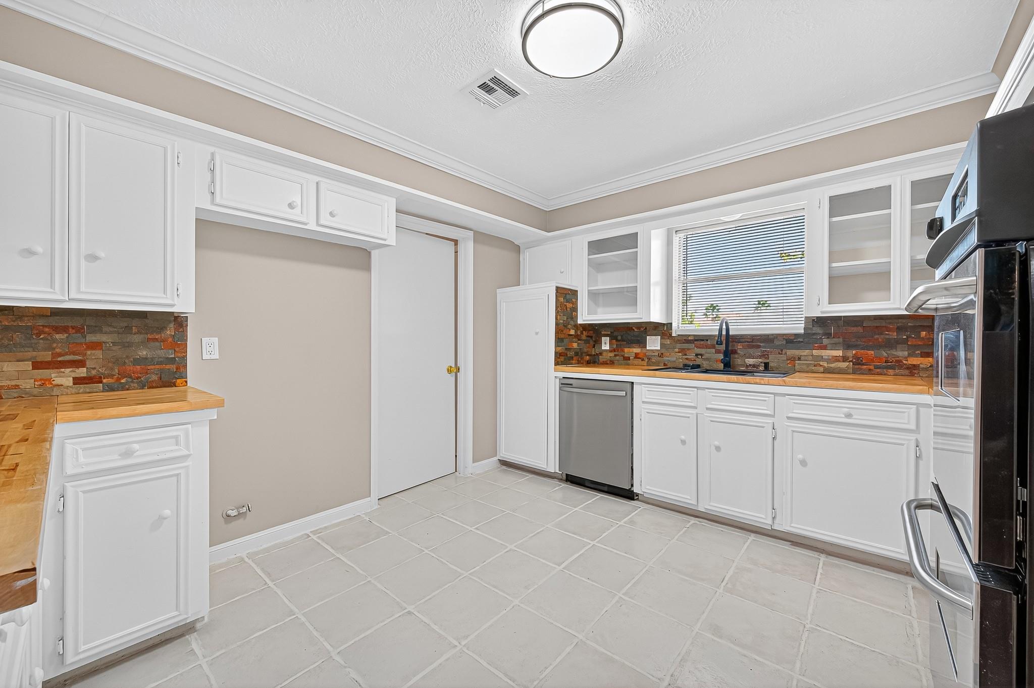 13903 Chevy Chase Drive, Houston