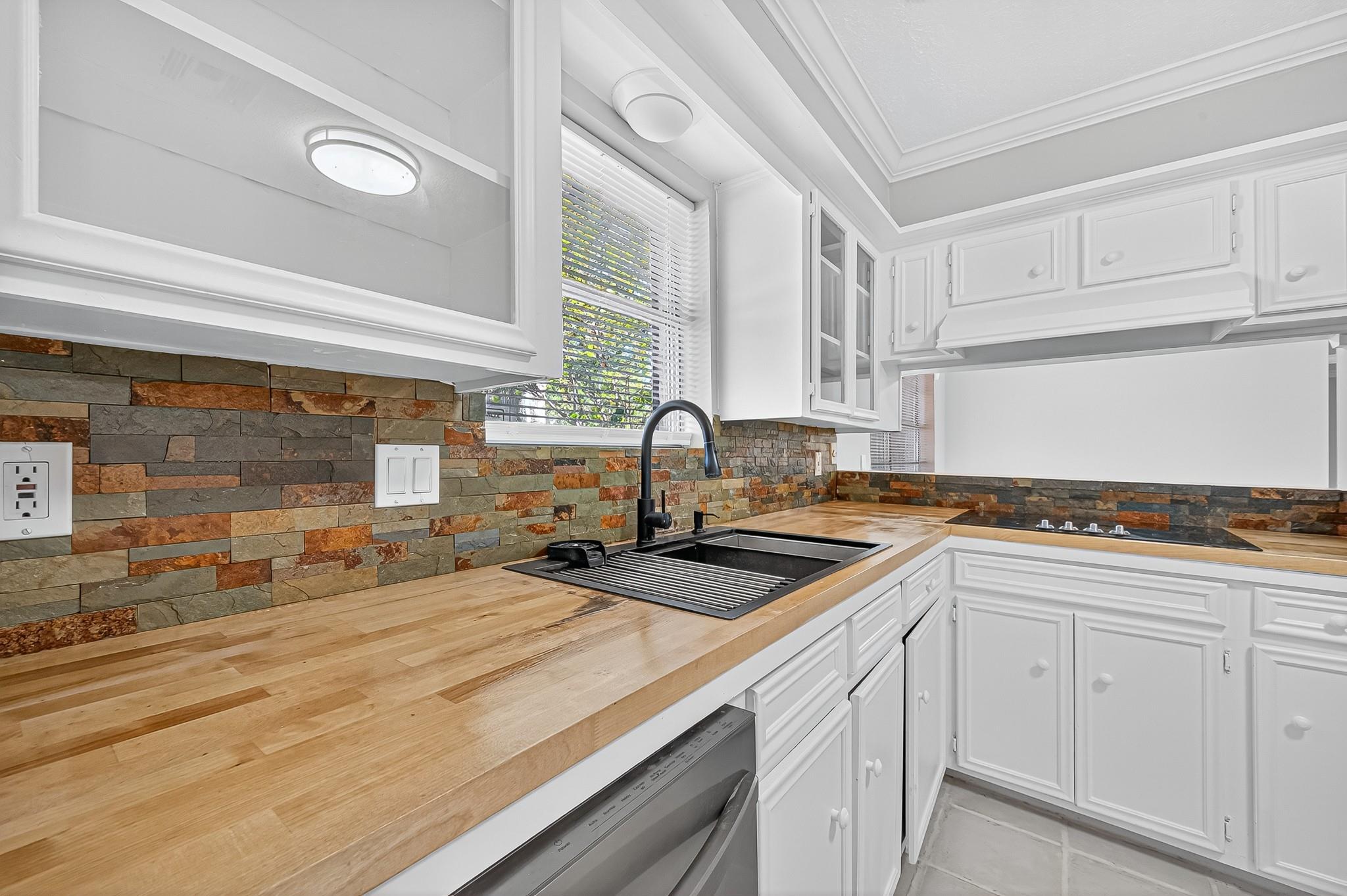 13903 Chevy Chase Drive, Houston