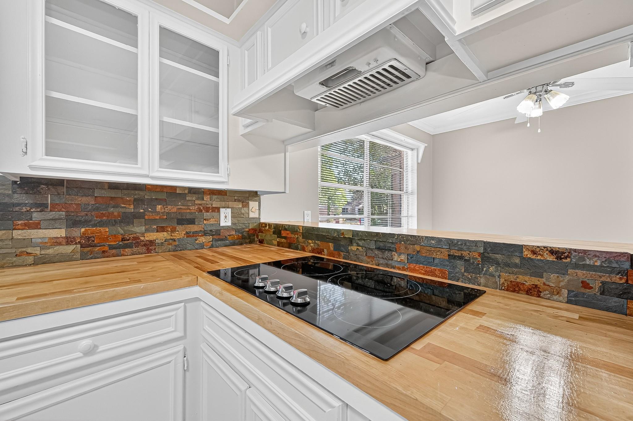 13903 Chevy Chase Drive, Houston