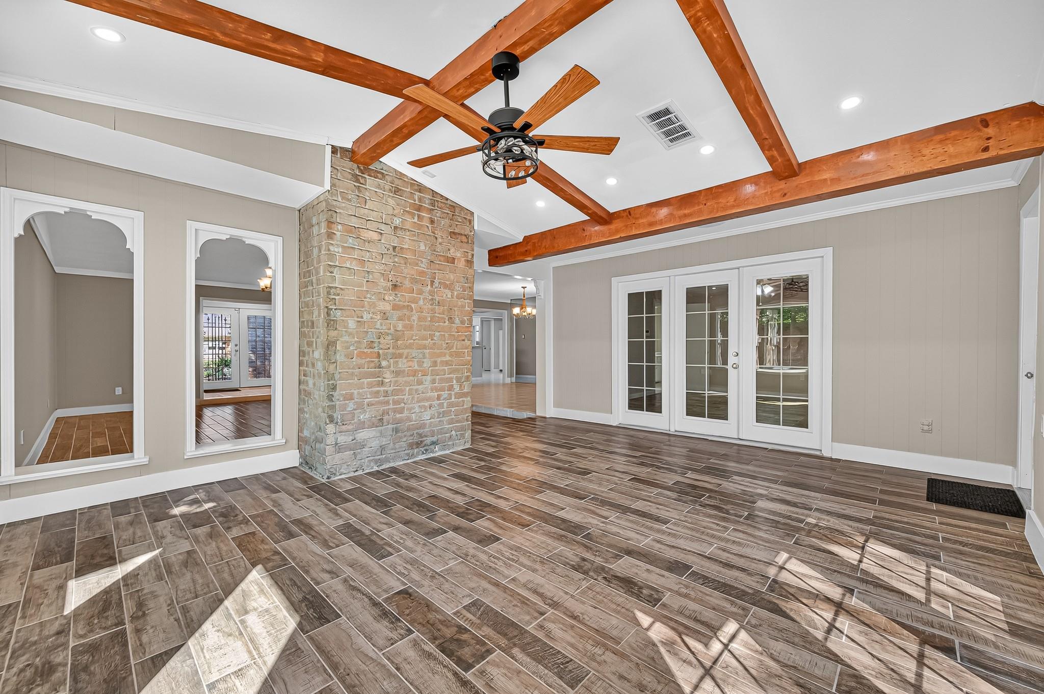 13903 Chevy Chase Drive, Houston