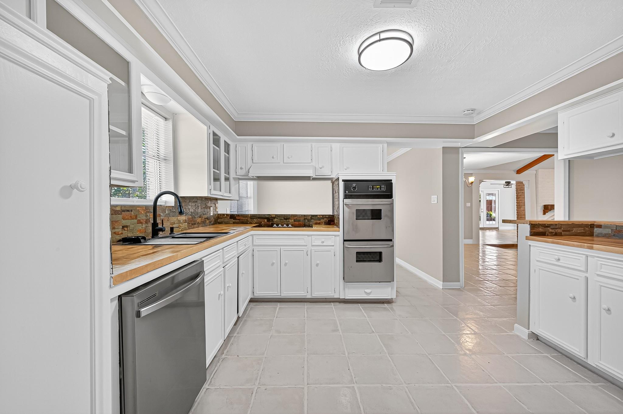 13903 Chevy Chase Drive