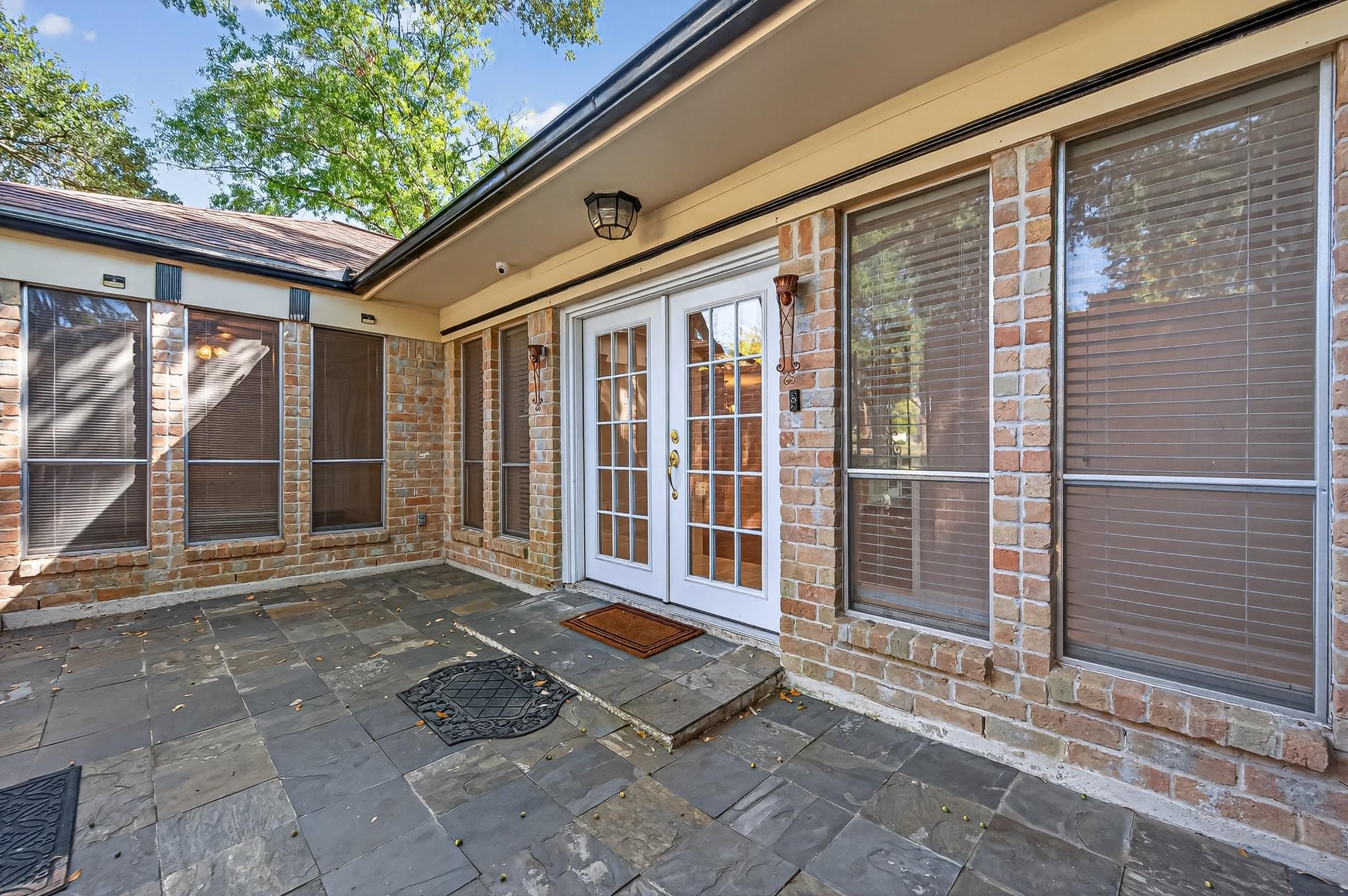 13903 Chevy Chase Drive