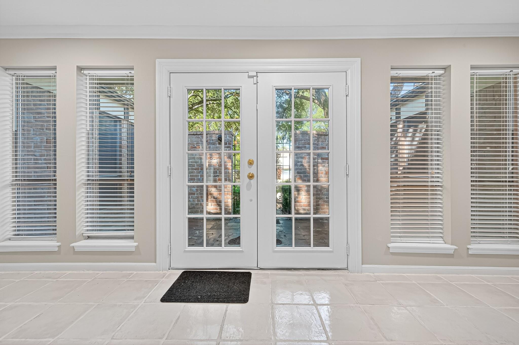 13903 Chevy Chase Drive