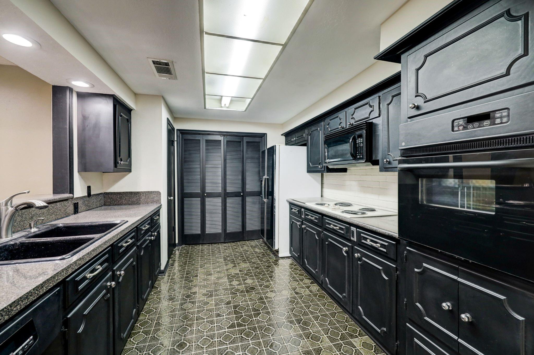 1422 Walnut Bend Lane Unit: 1/14