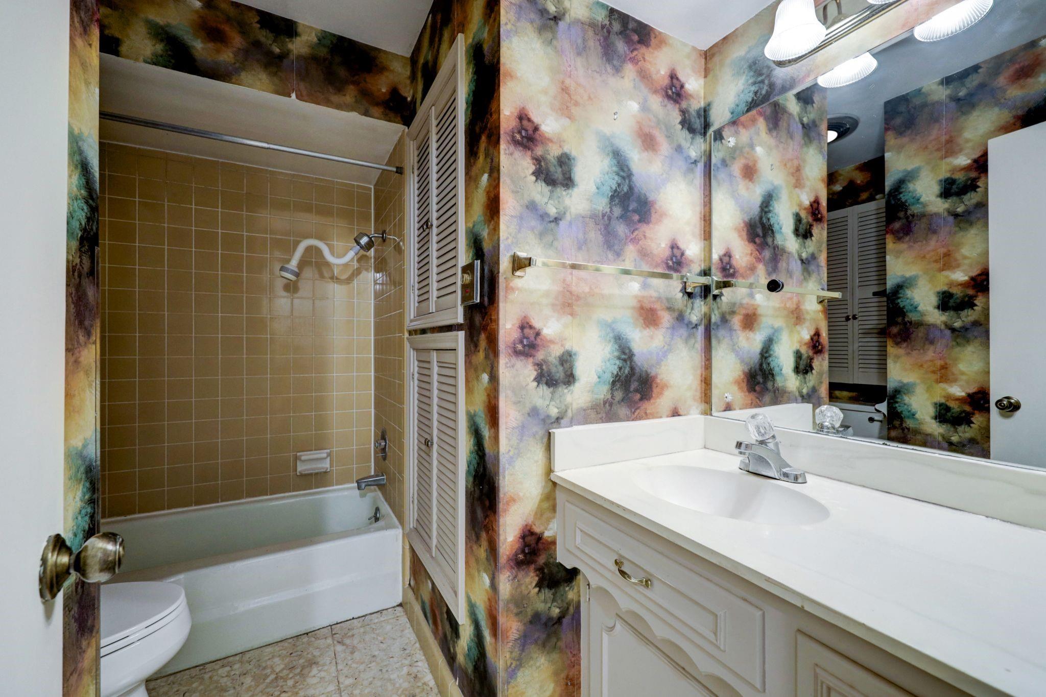 1422 Walnut Bend Lane Unit: 1/14