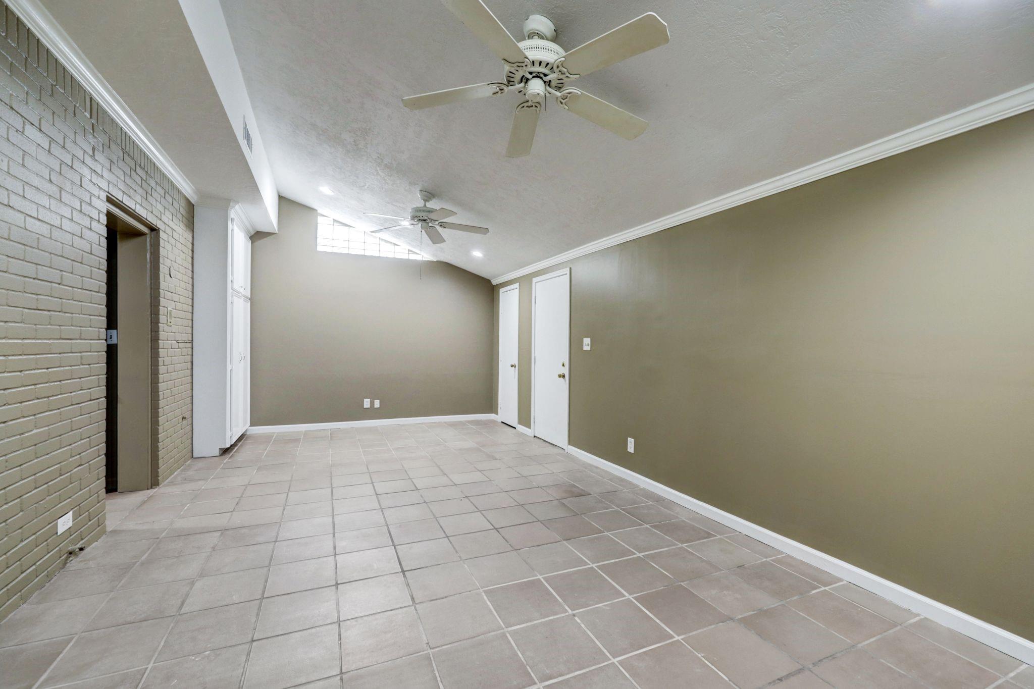1422 Walnut Bend Lane Unit: 1/14