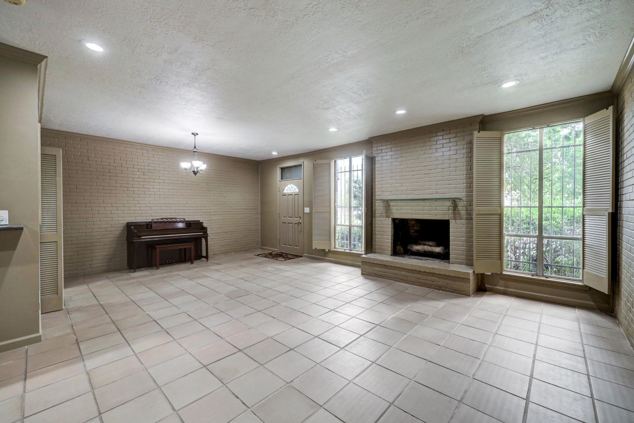 1422 Walnut Bend Lane Unit: 1/14