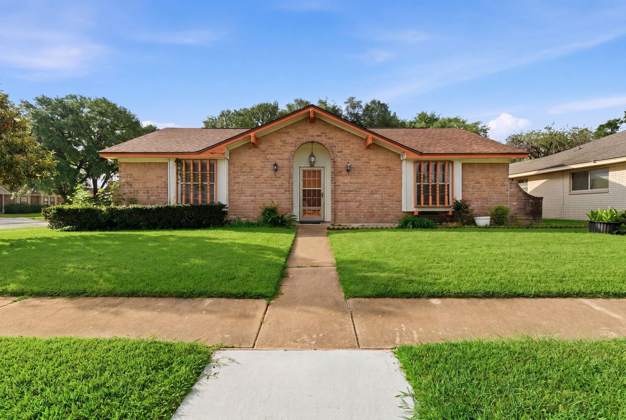 303 N Forest Boulevard