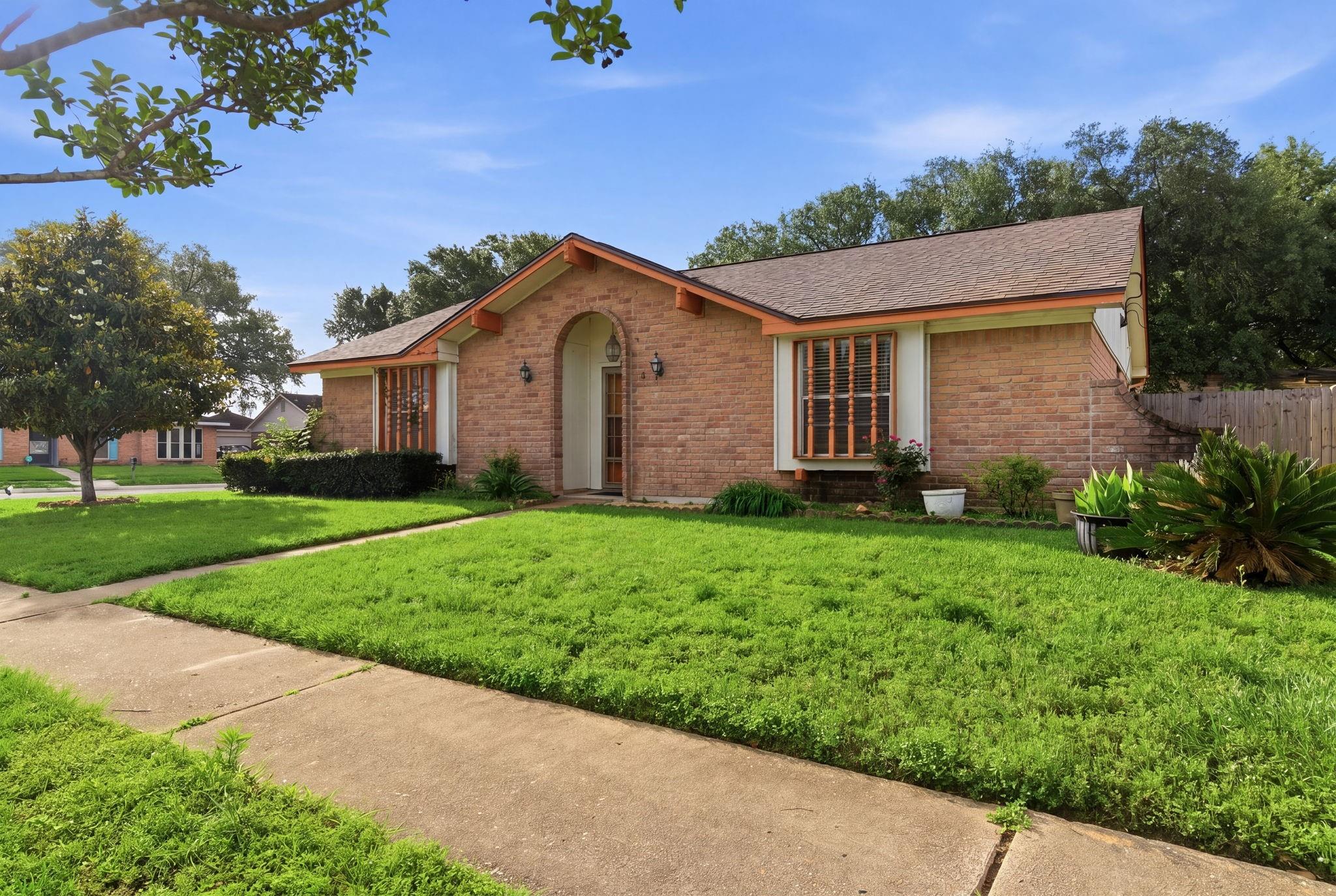 303 N Forest Boulevard