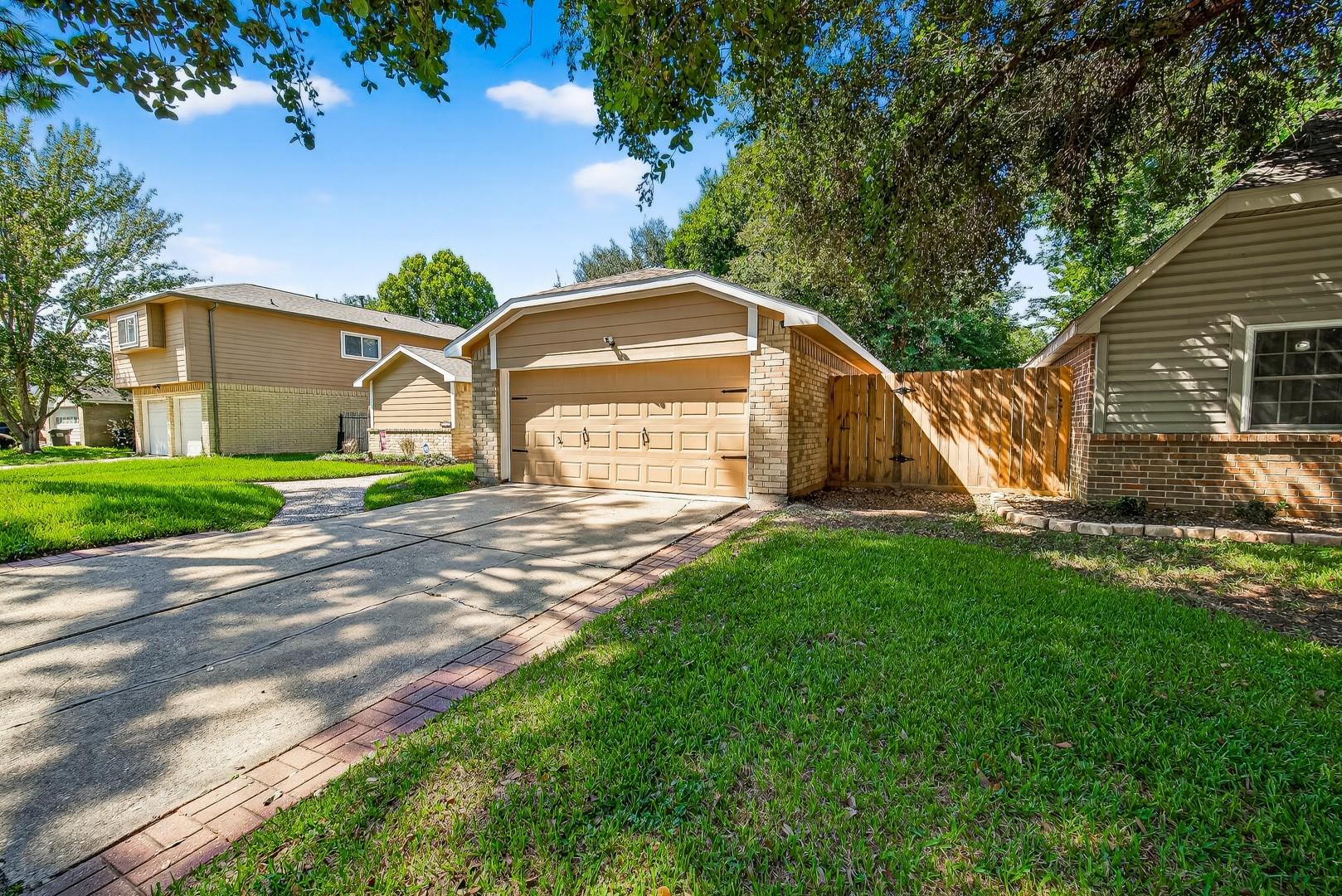 2719 S Brompton Drive